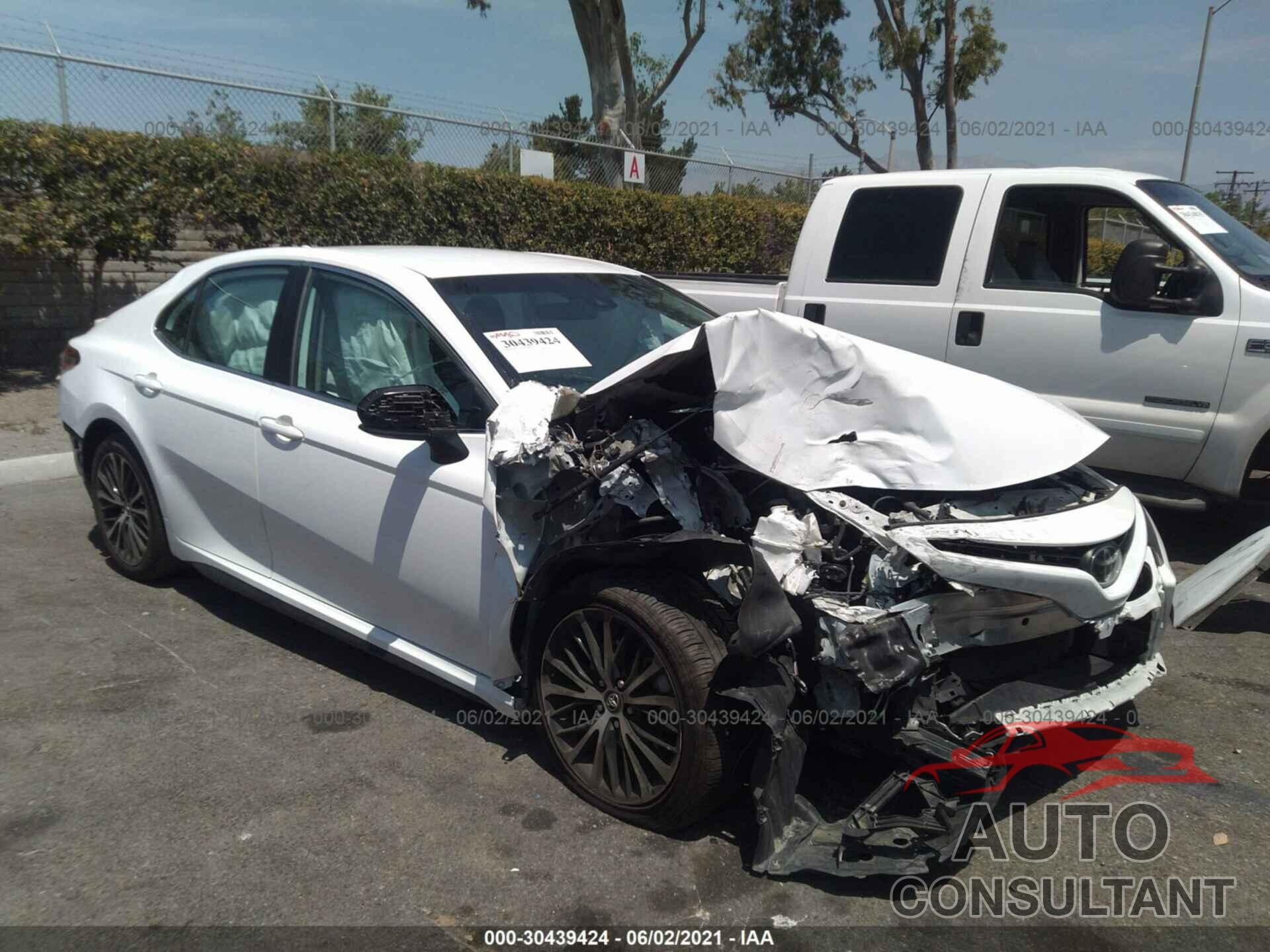 TOYOTA CAMRY 2019 - 4T1B11HK3KU828942