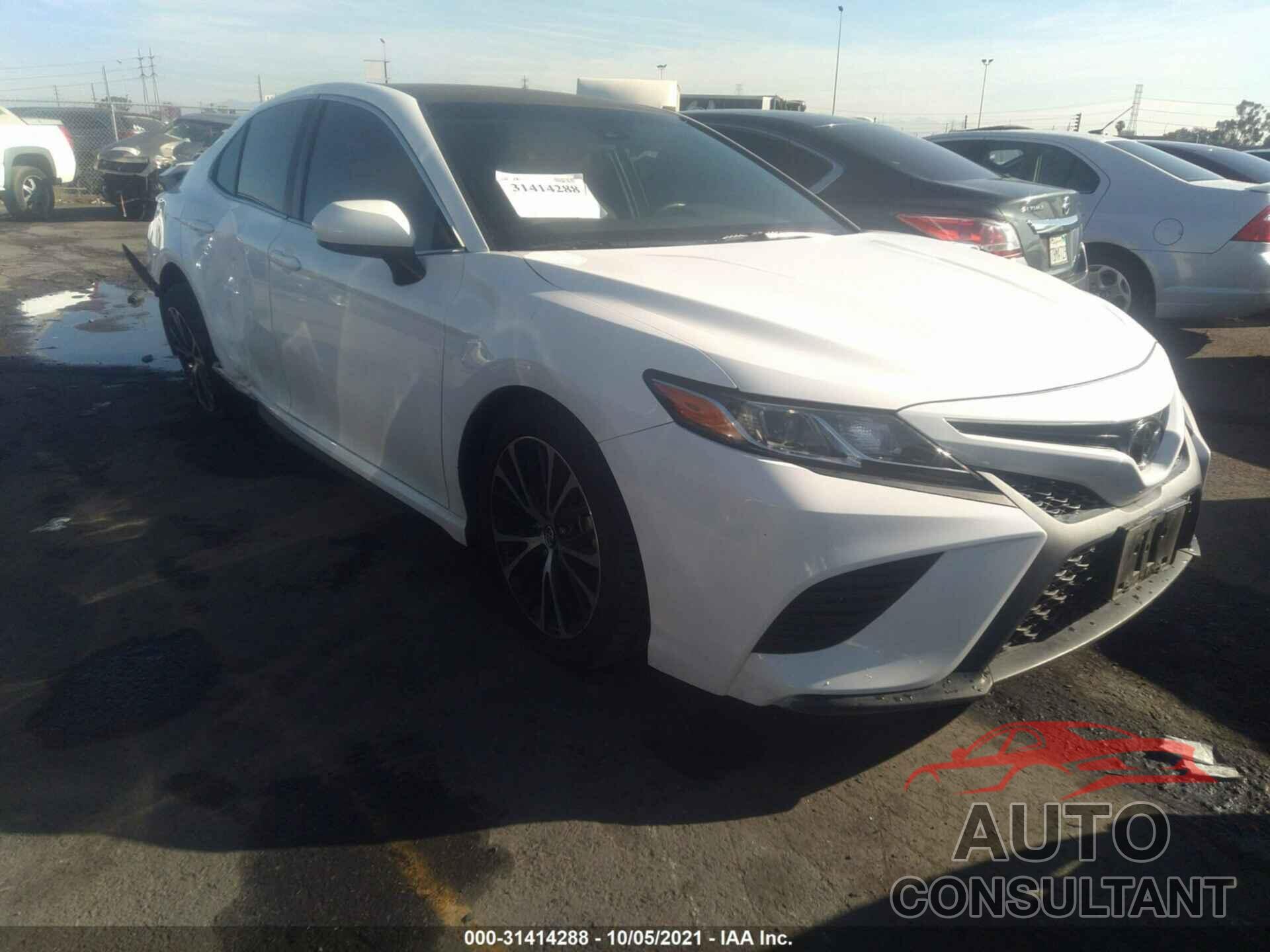 TOYOTA CAMRY 2018 - 4T1B11HK7JU110860