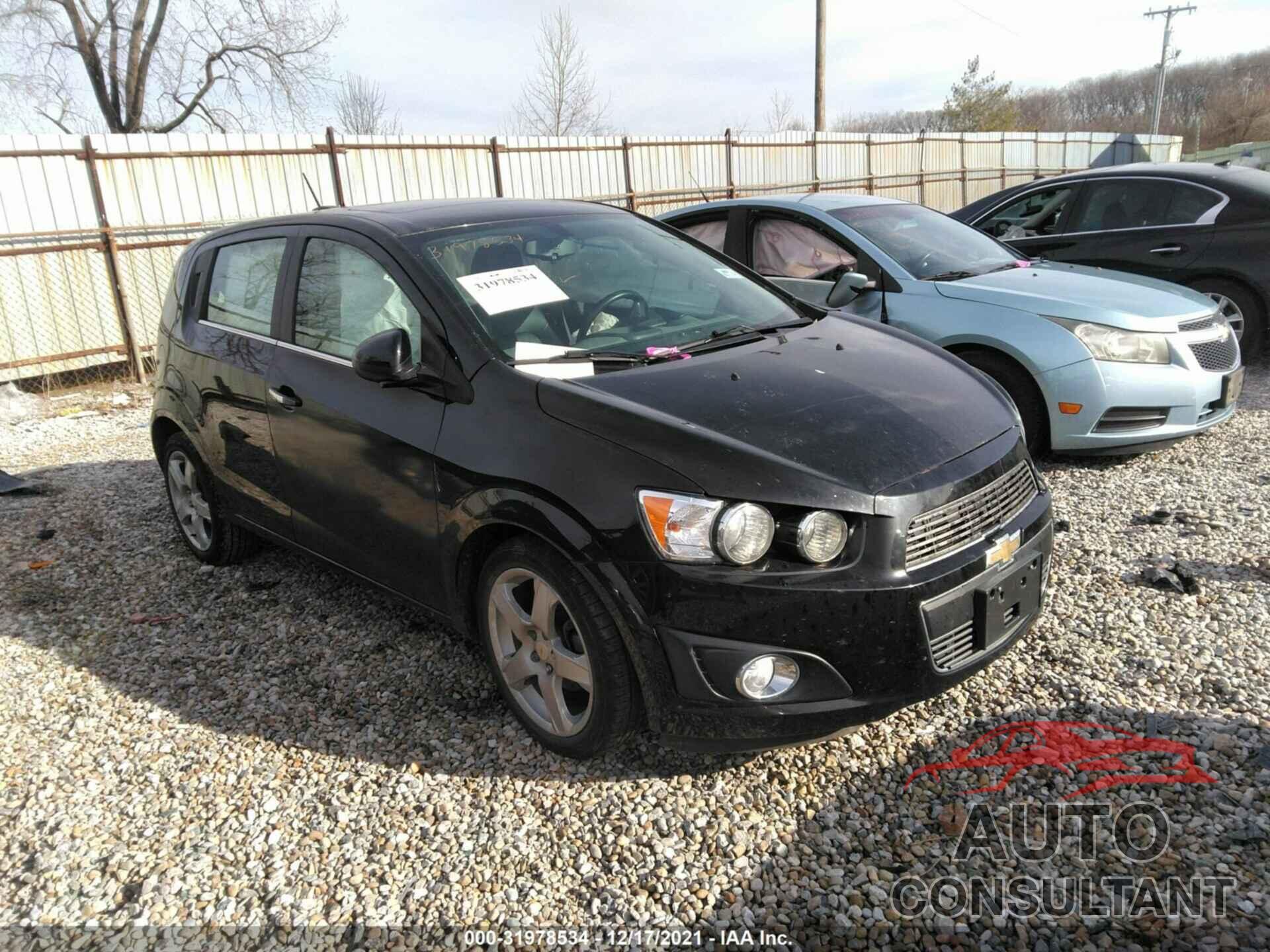 CHEVROLET SONIC 2016 - 1G1JE6SB2G4111314