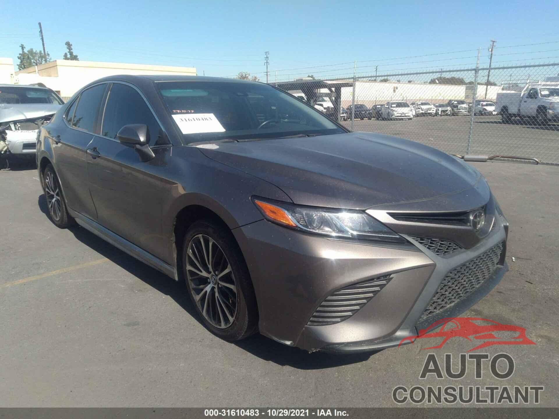 TOYOTA CAMRY 2018 - 4T1B11HK7JU634591