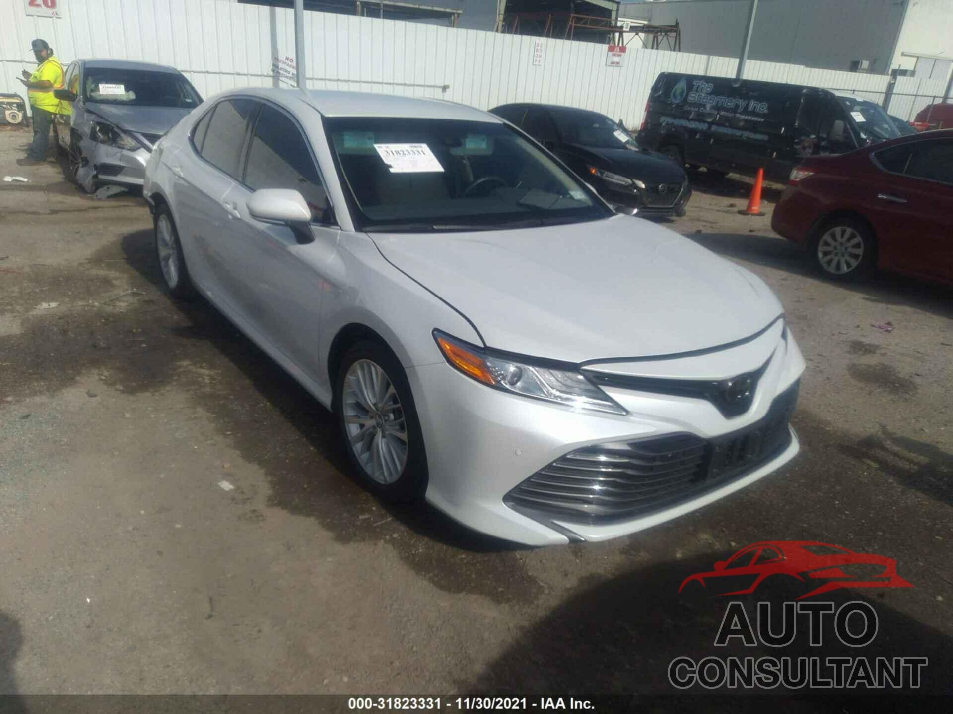 TOYOTA CAMRY 2018 - 4T1B11HK4JU086713