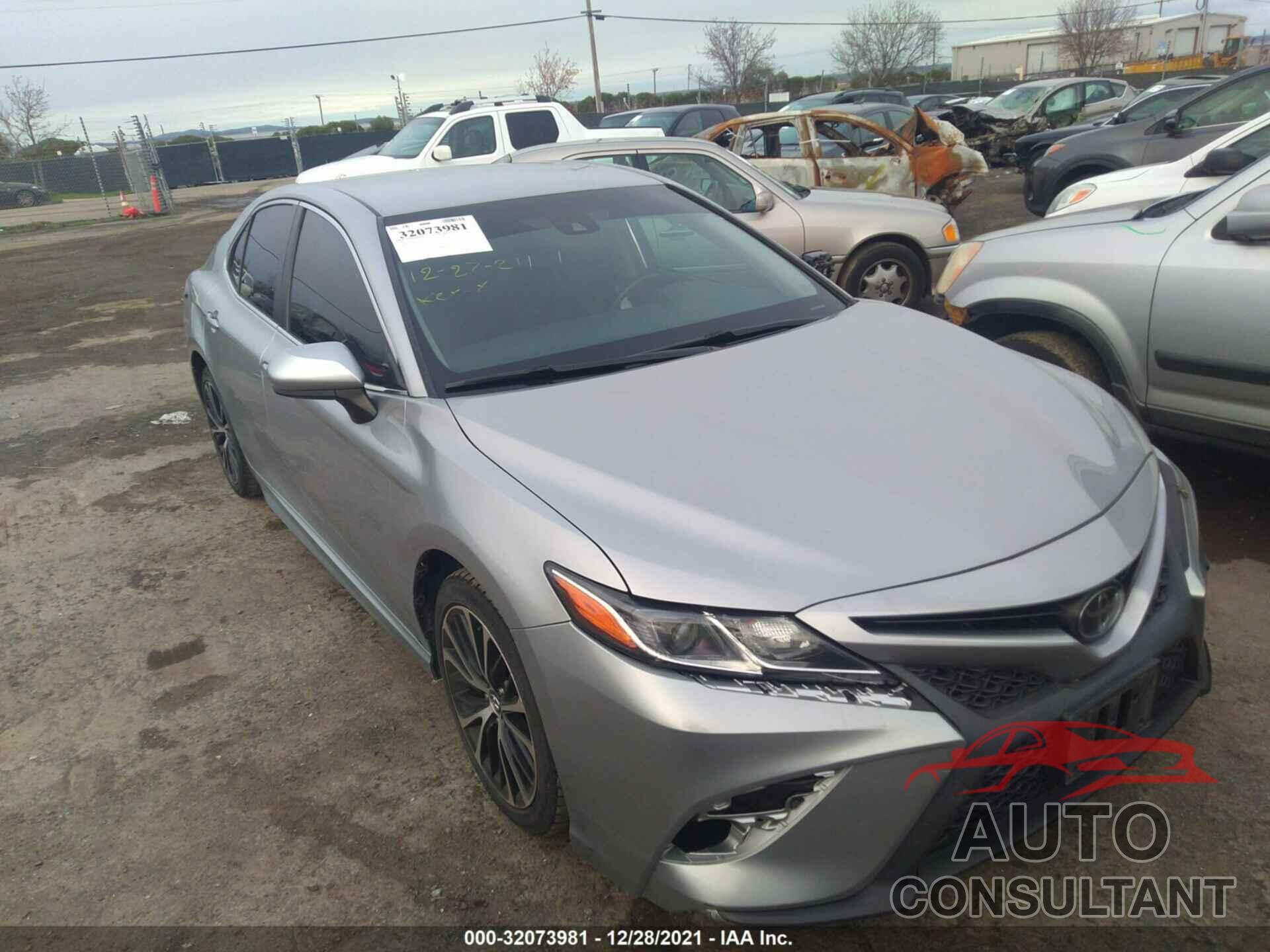 TOYOTA CAMRY 2018 - 4T1B11HKXJU088837