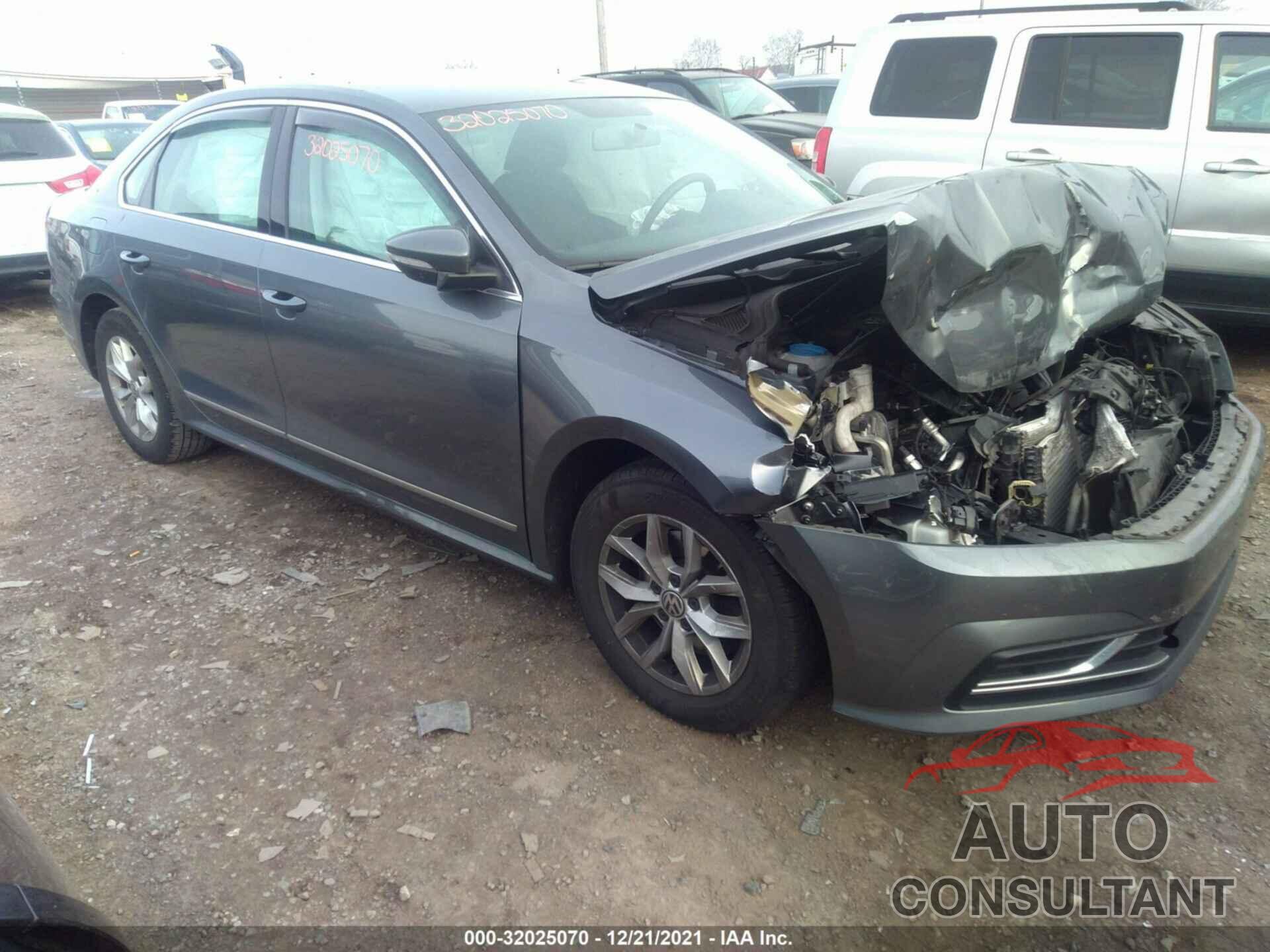 VOLKSWAGEN PASSAT 2017 - 1VWAT7A35HC048839