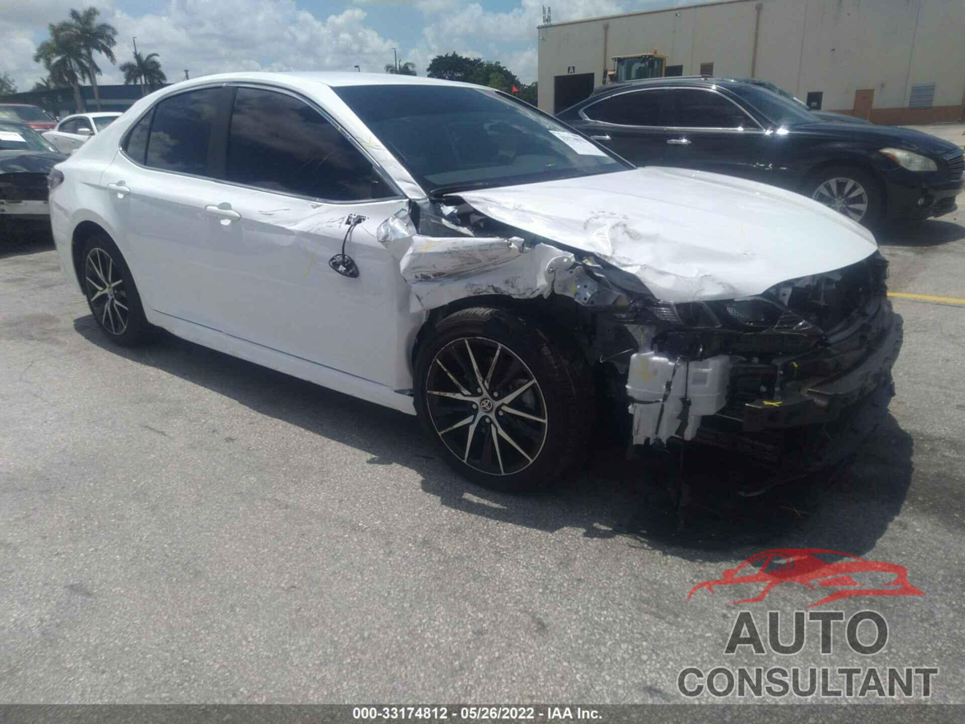 TOYOTA CAMRY 2022 - 4T1G11AK8NU644424