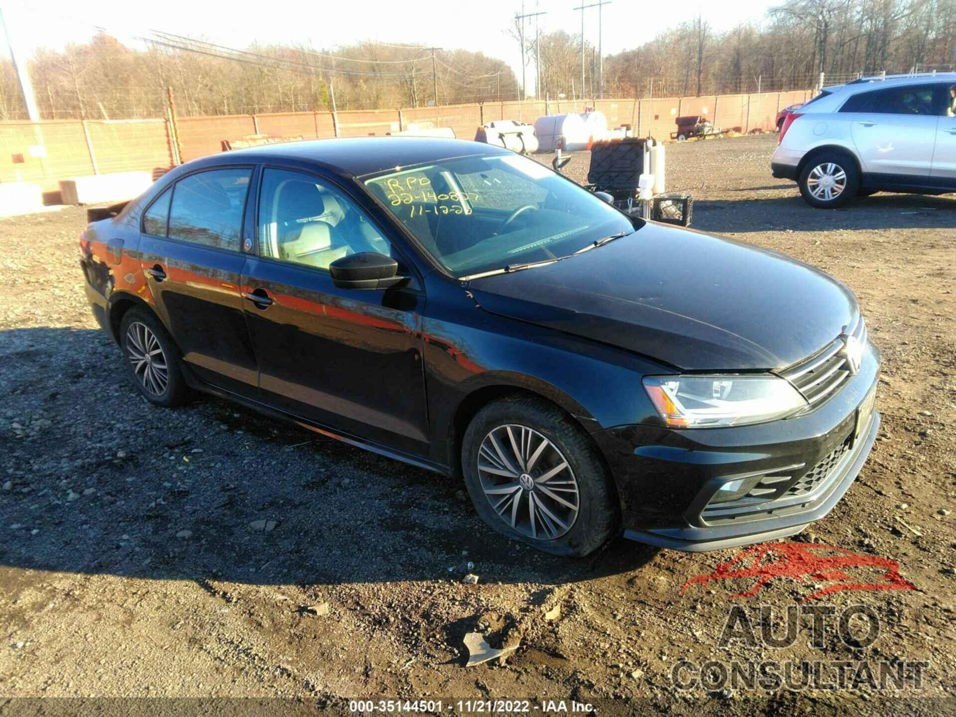VOLKSWAGEN JETTA 2018 - 3VWDB7AJ6JM208486
