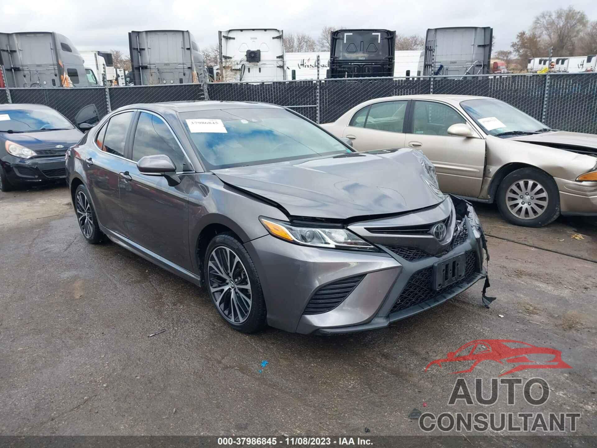 TOYOTA CAMRY 2018 - 4T1B11HK7JU025971