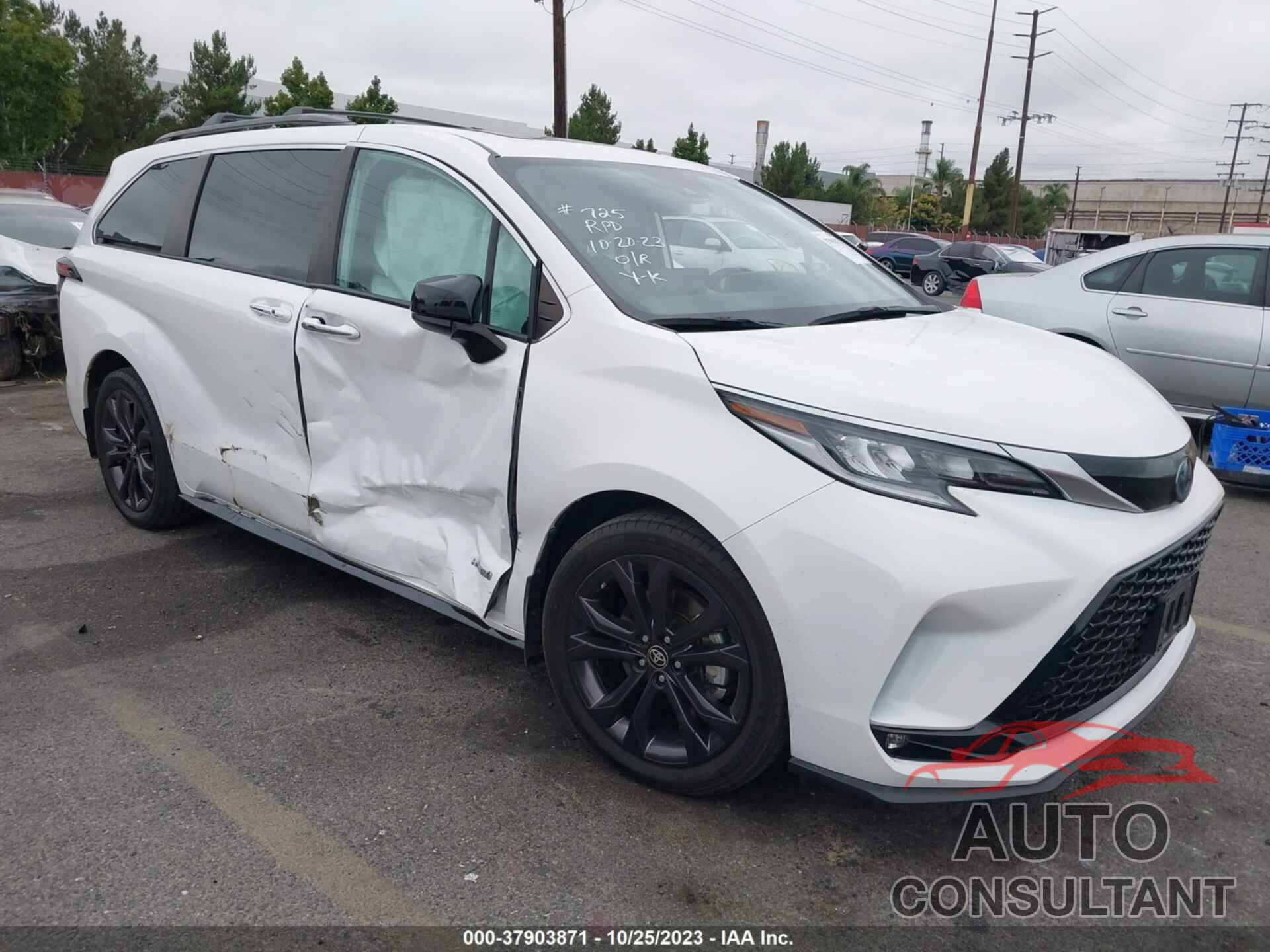 TOYOTA SIENNA 2021 - 5TDXRKEC3MS047691