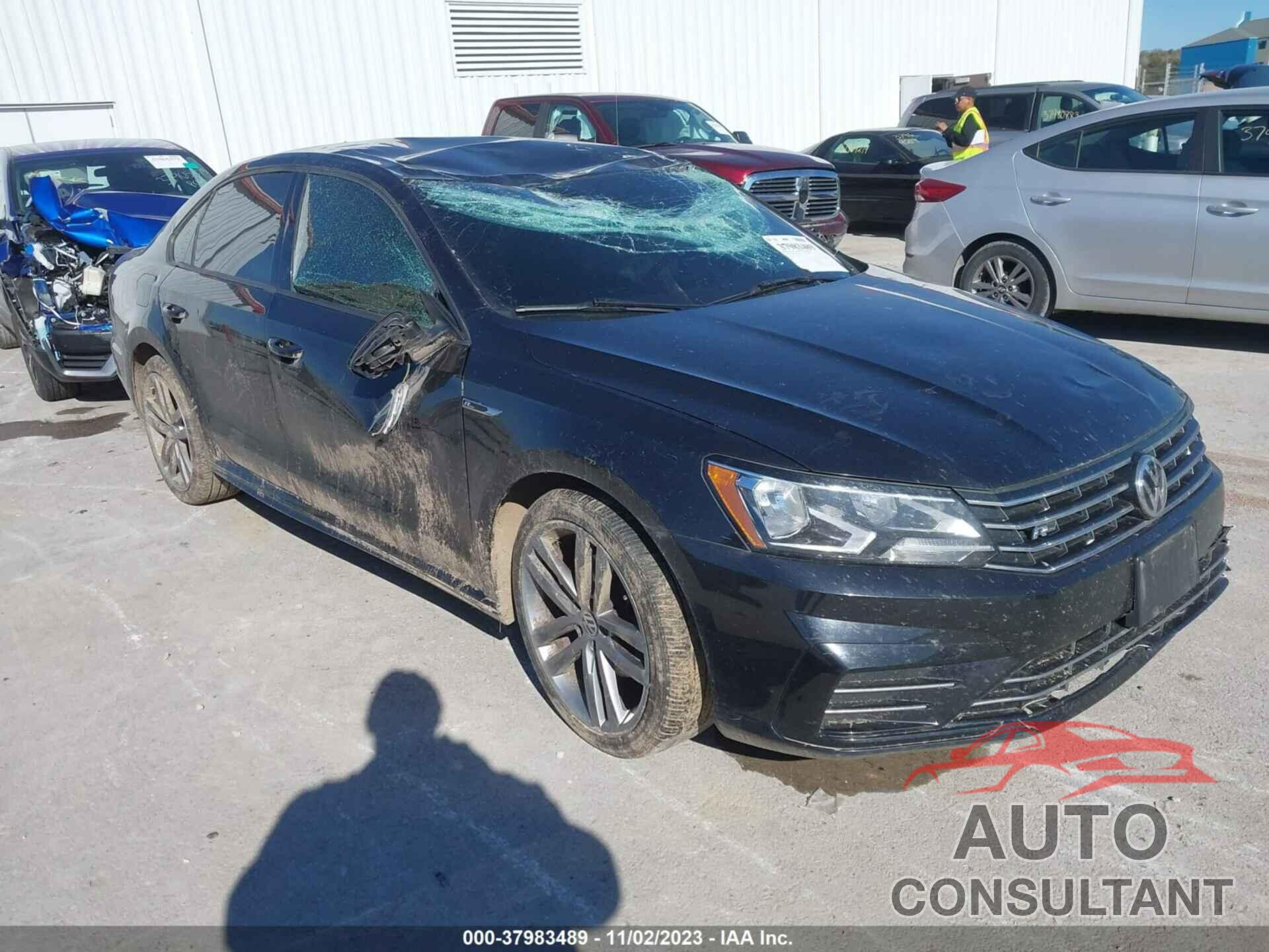 VOLKSWAGEN PASSAT 2018 - 1VWAA7A3XJC016447