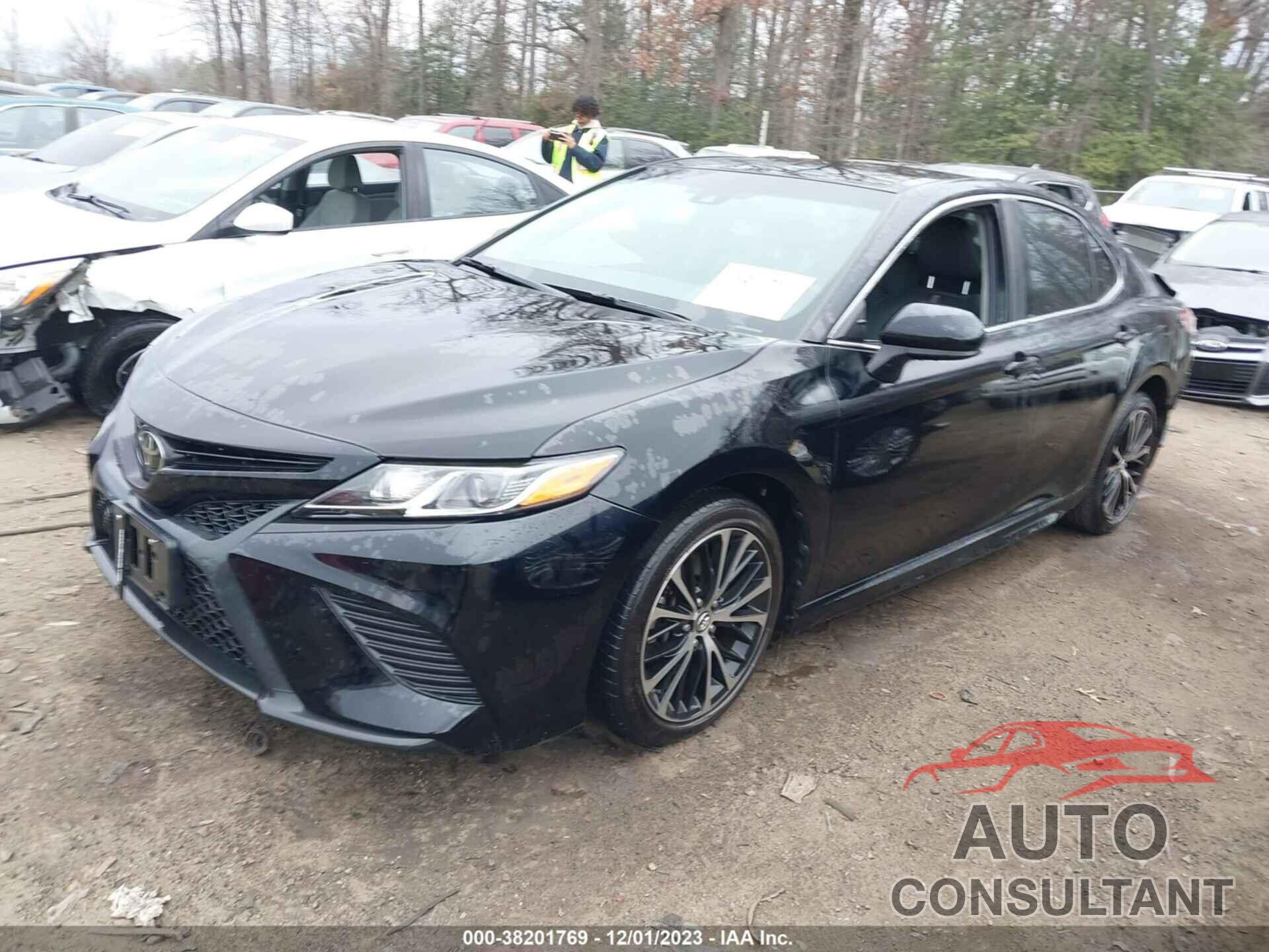 TOYOTA CAMRY 2018 - 4T1B11HK5JU043966