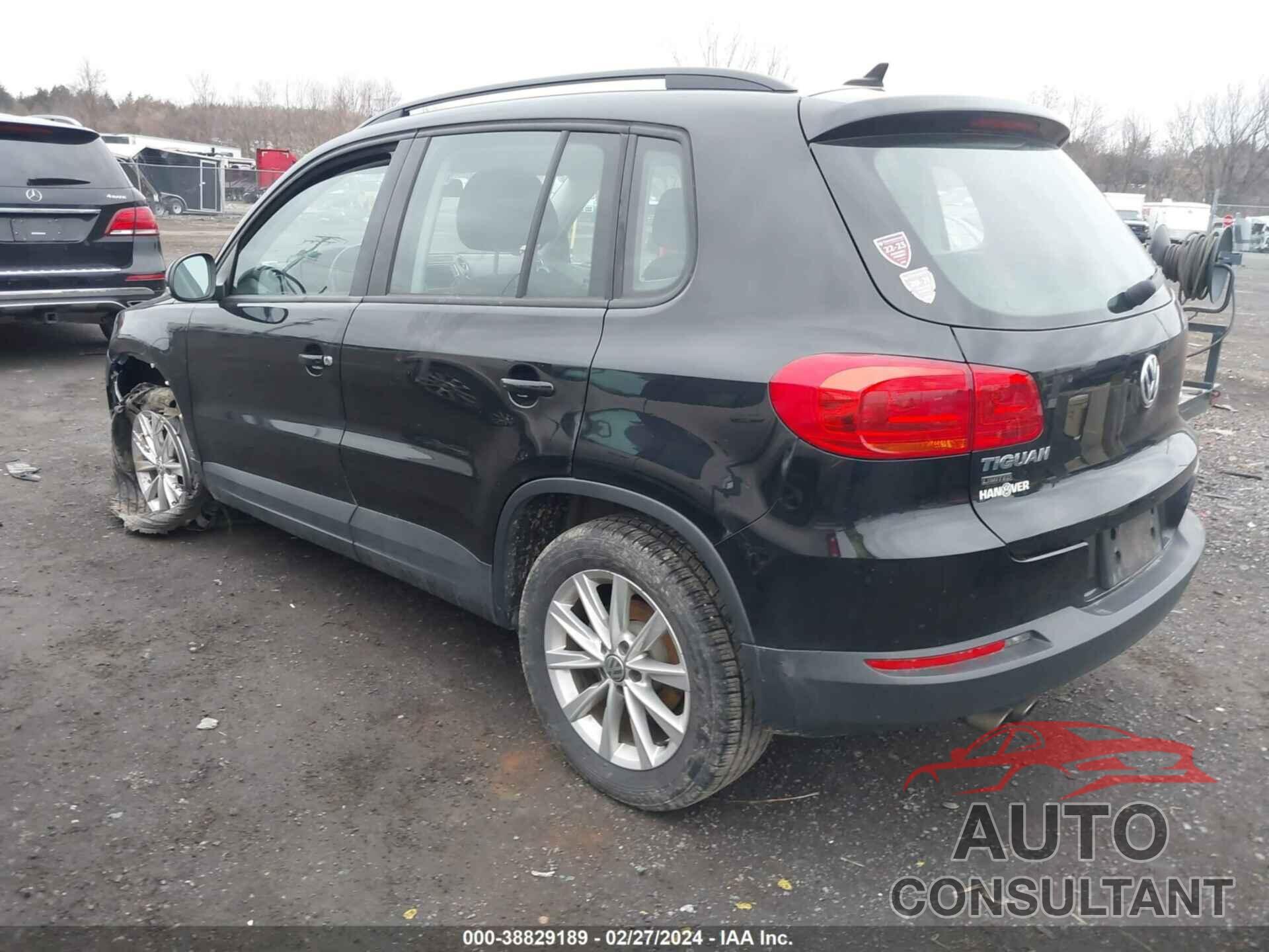 VOLKSWAGEN TIGUAN LIMITED 2018 - WVGBV7AXXJK005867