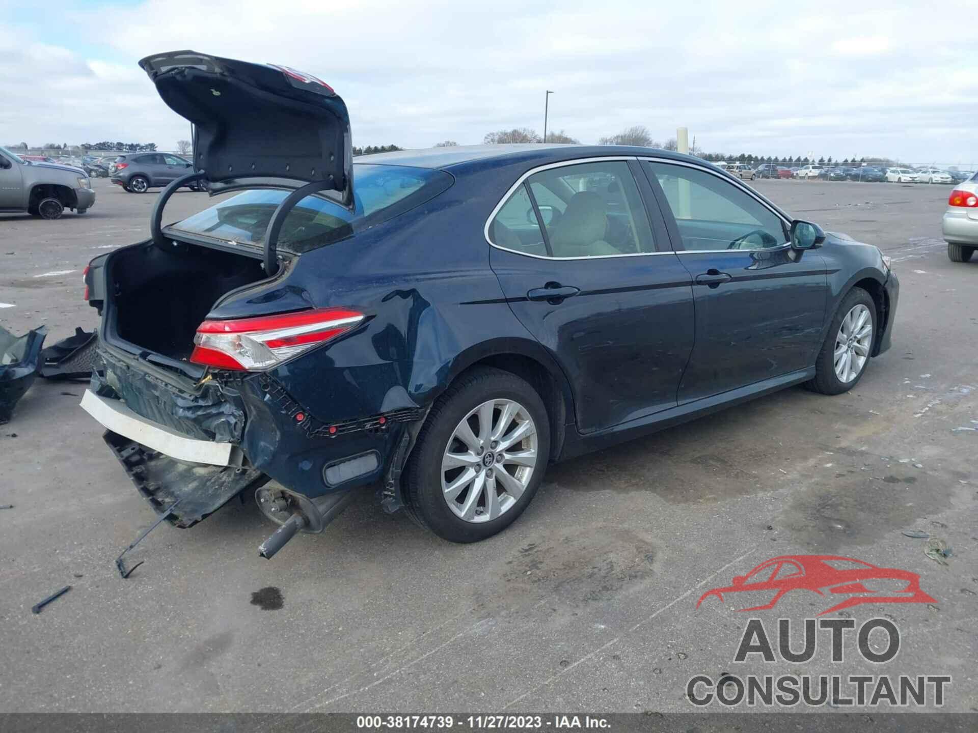 TOYOTA CAMRY 2018 - 4T1B11HK7JU548617