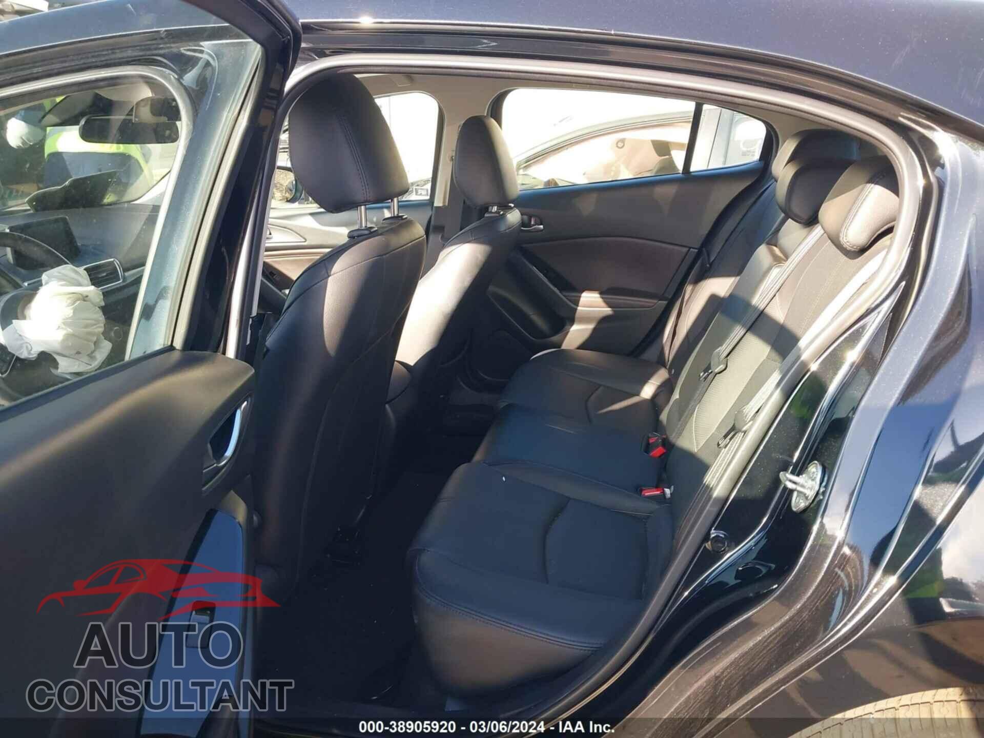 MAZDA 3 2018 - 3MZBN1M34JM166344
