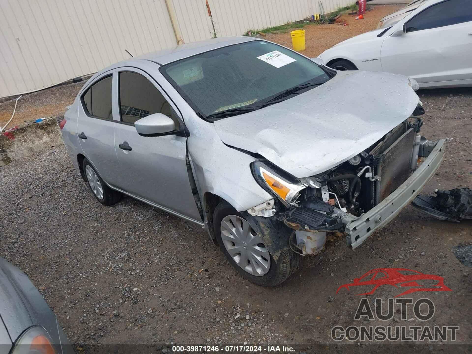 NISSAN VERSA 2018 - 3N1CN7AP8JL811135