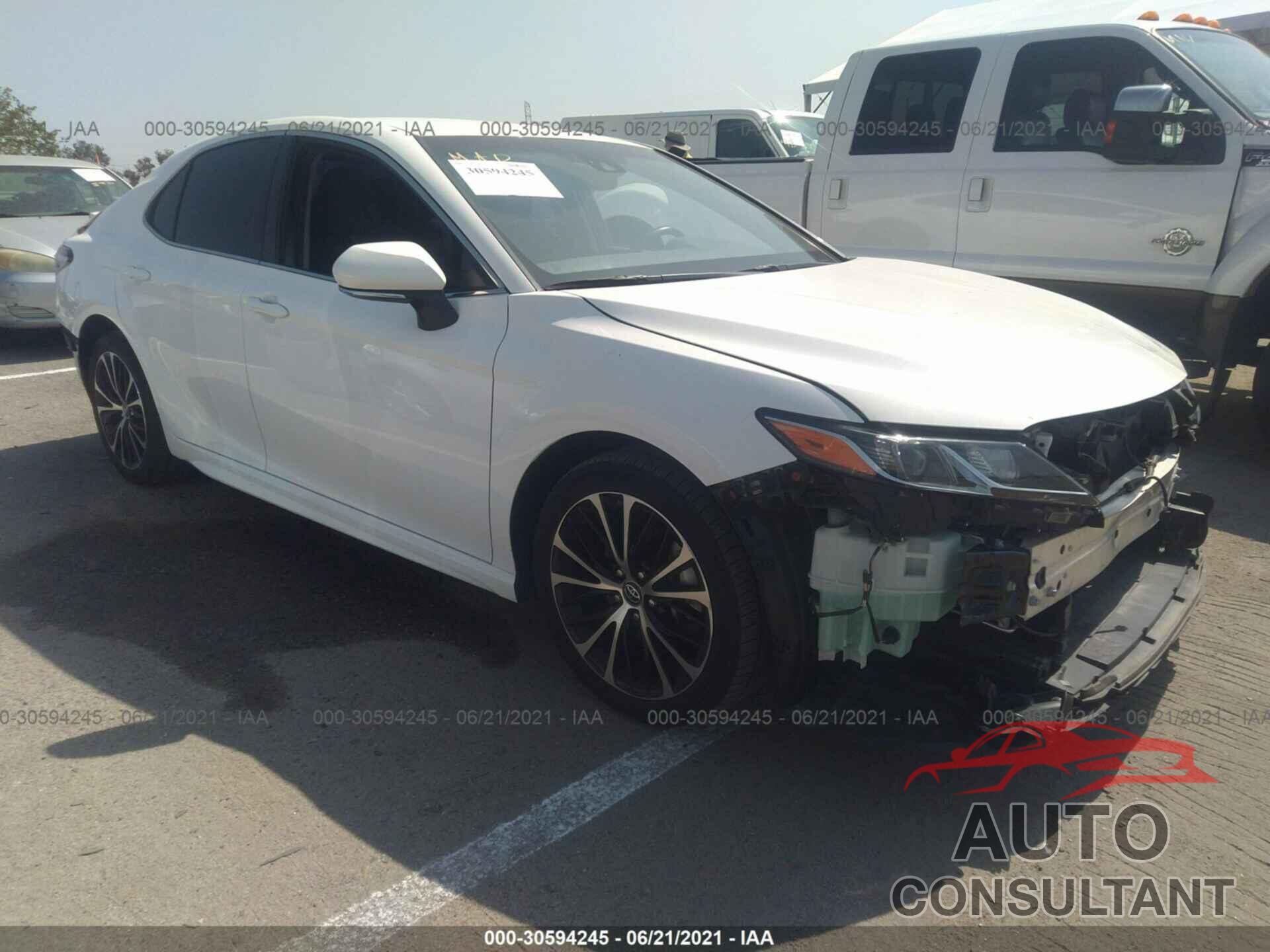 TOYOTA CAMRY 2018 - 4T1B11HK7JU041944