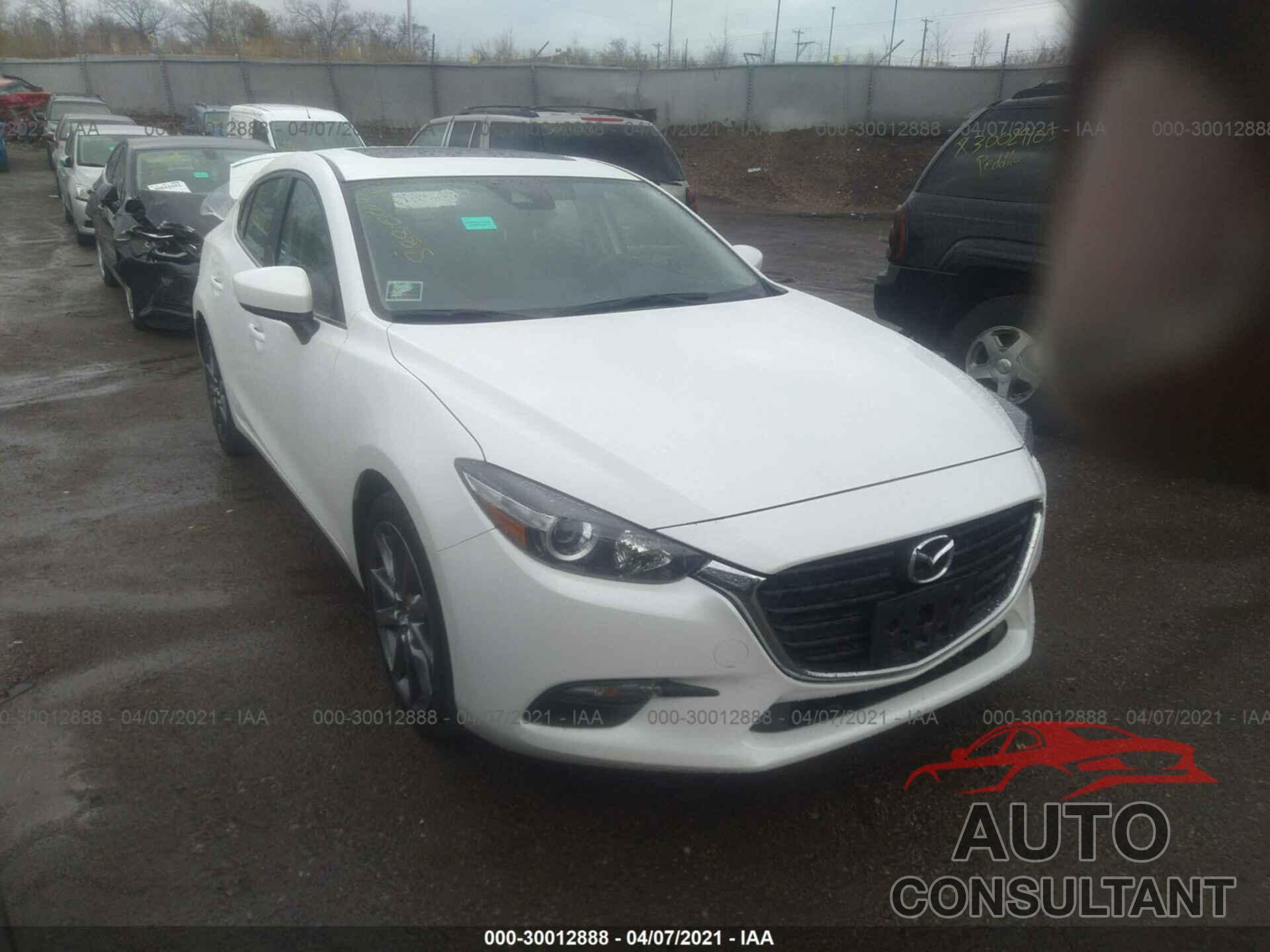 MAZDA MAZDA3 4-DOOR 2018 - 3MZBN1V37JM190099