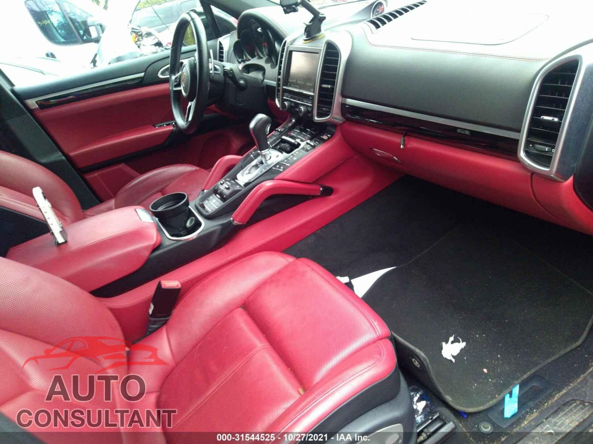 PORSCHE CAYENNE 2016 - WP1AB2A27GLA96727