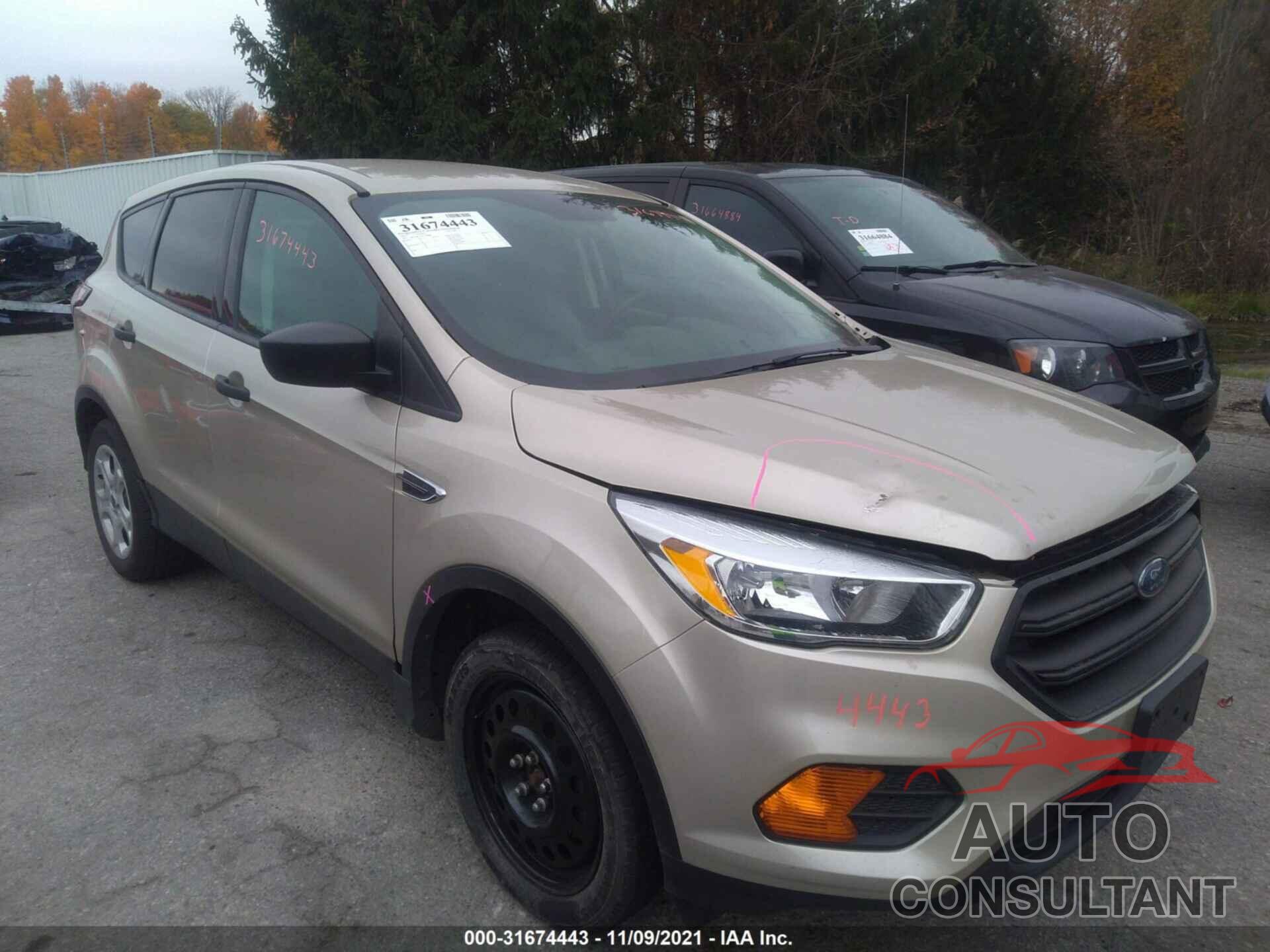 FORD ESCAPE 2017 - 1FMCU0F7XHUC04486