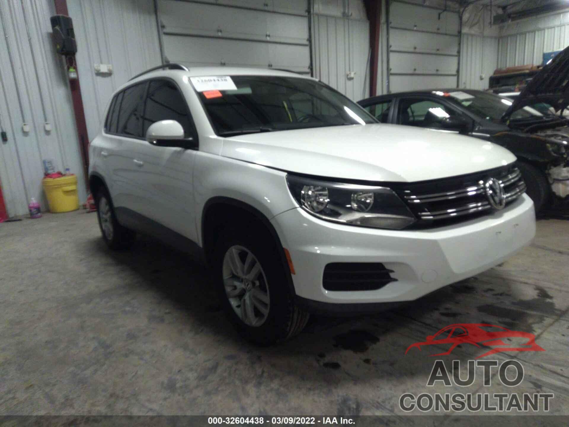 VOLKSWAGEN TIGUAN 2016 - WVGAV7AX6GW528347