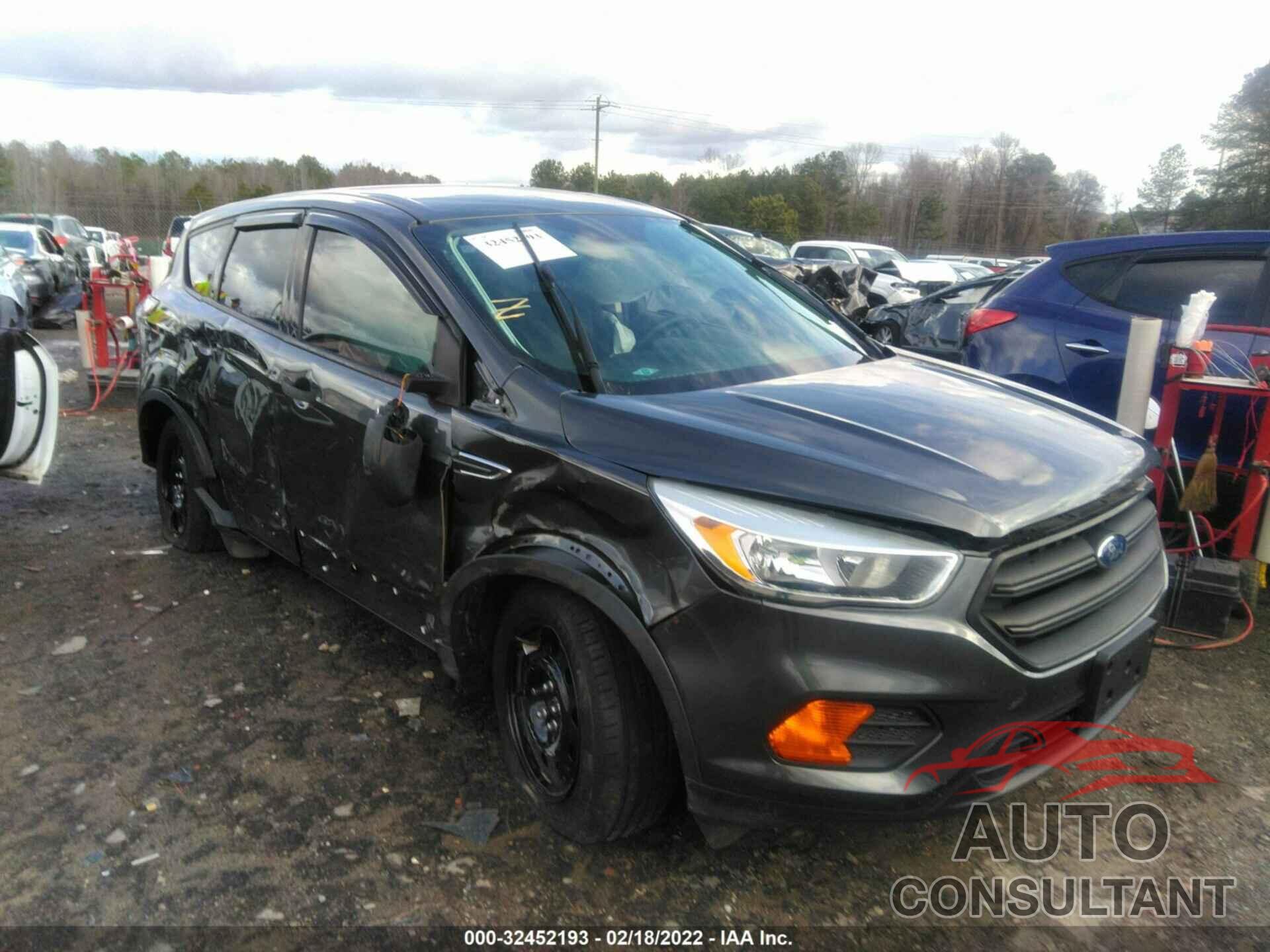 FORD ESCAPE 2017 - 1FMCU0F75HUA45604