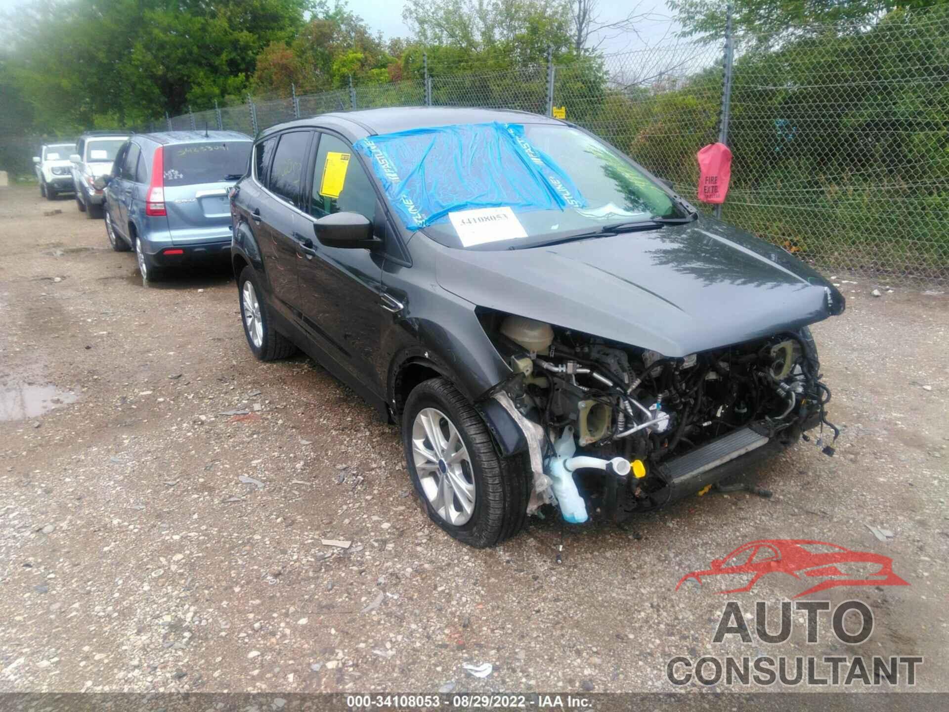 FORD ESCAPE 2017 - 1FMCU0GD8HUD51393