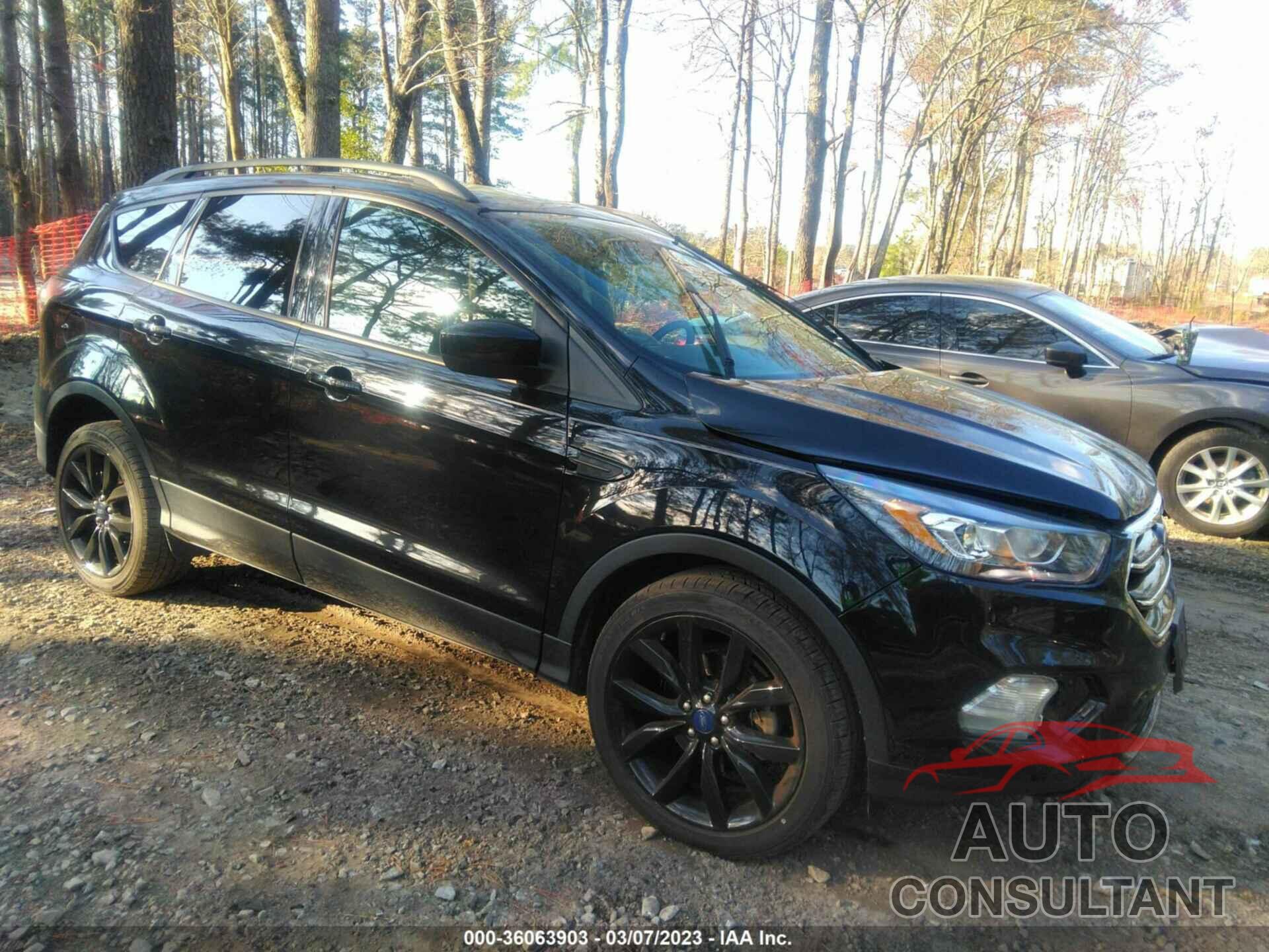 FORD ESCAPE 2017 - 1FMCU0GD7HUA31529