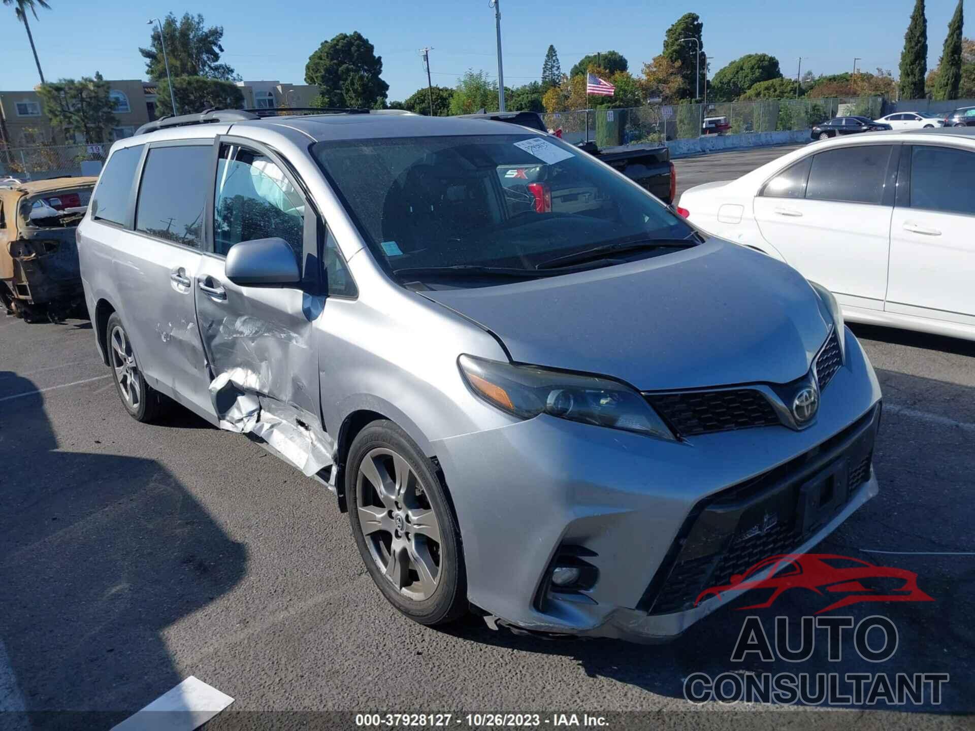 TOYOTA SIENNA 2018 - 5TDXZ3DC8JS913582