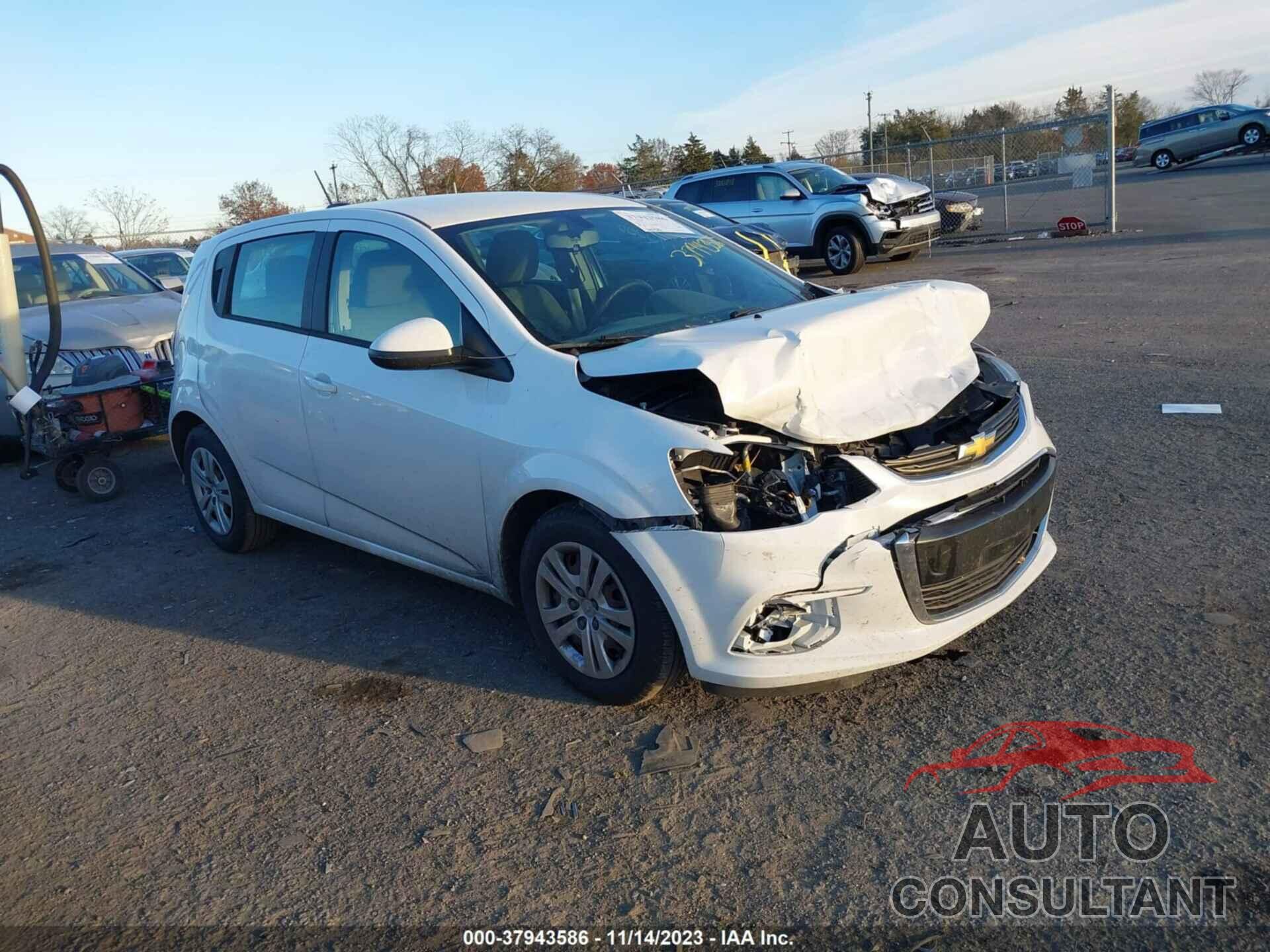 CHEVROLET SONIC 2017 - 1G1JG6SH9H4143791