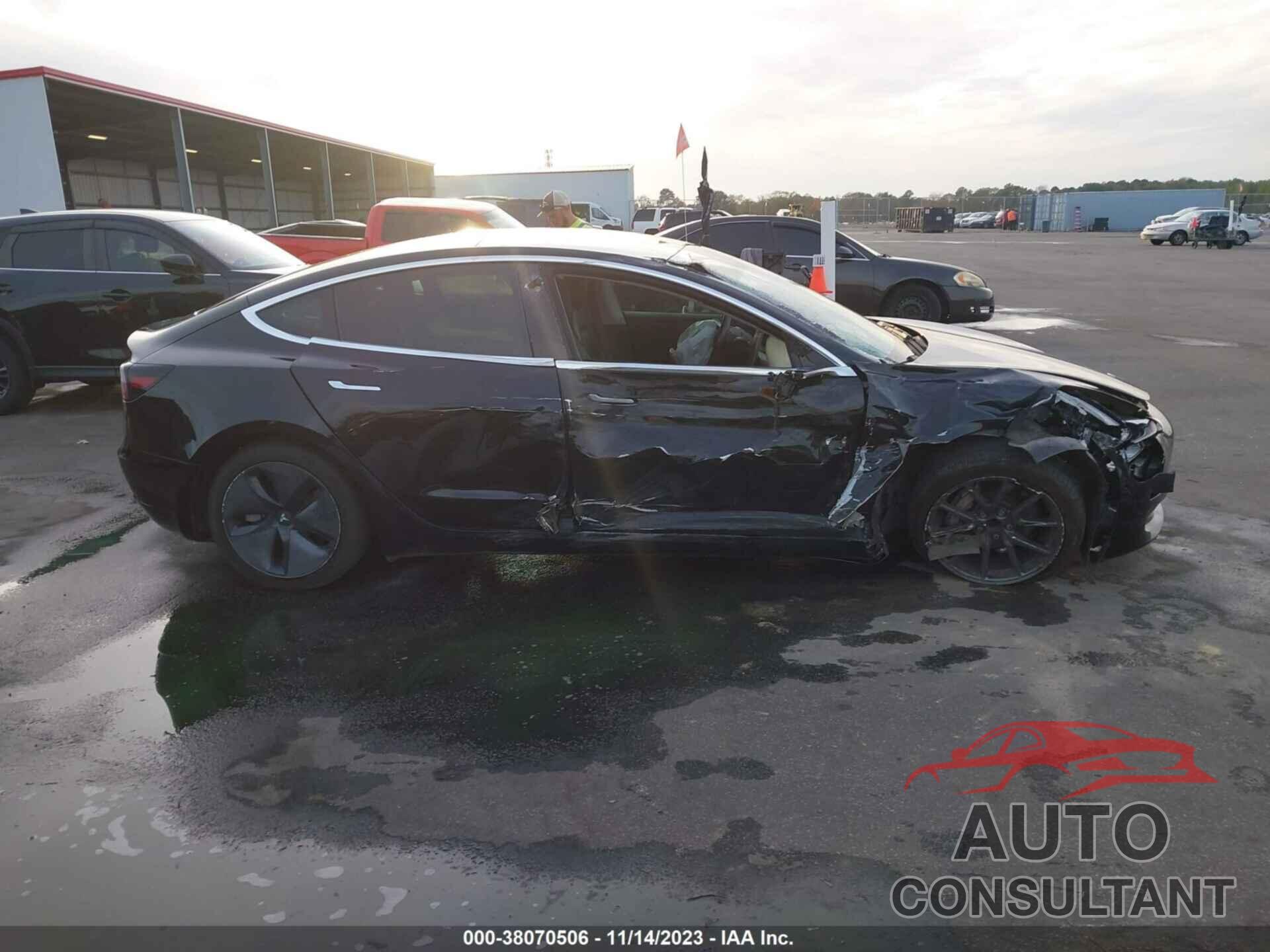 TESLA MODEL 3 2018 - 5YJ3E1EA0JF070137