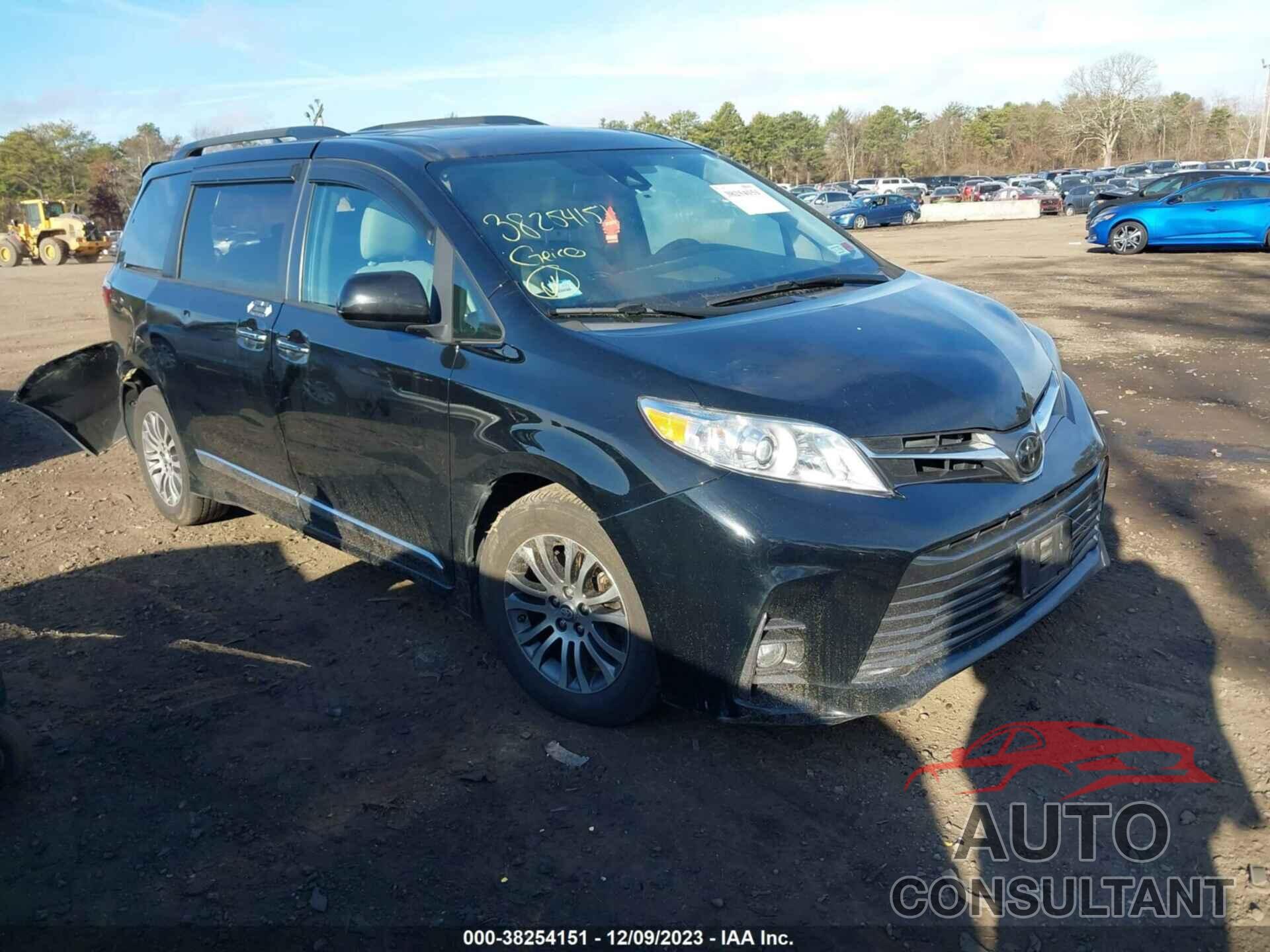 TOYOTA SIENNA 2018 - 5TDYZ3DC1JS941633