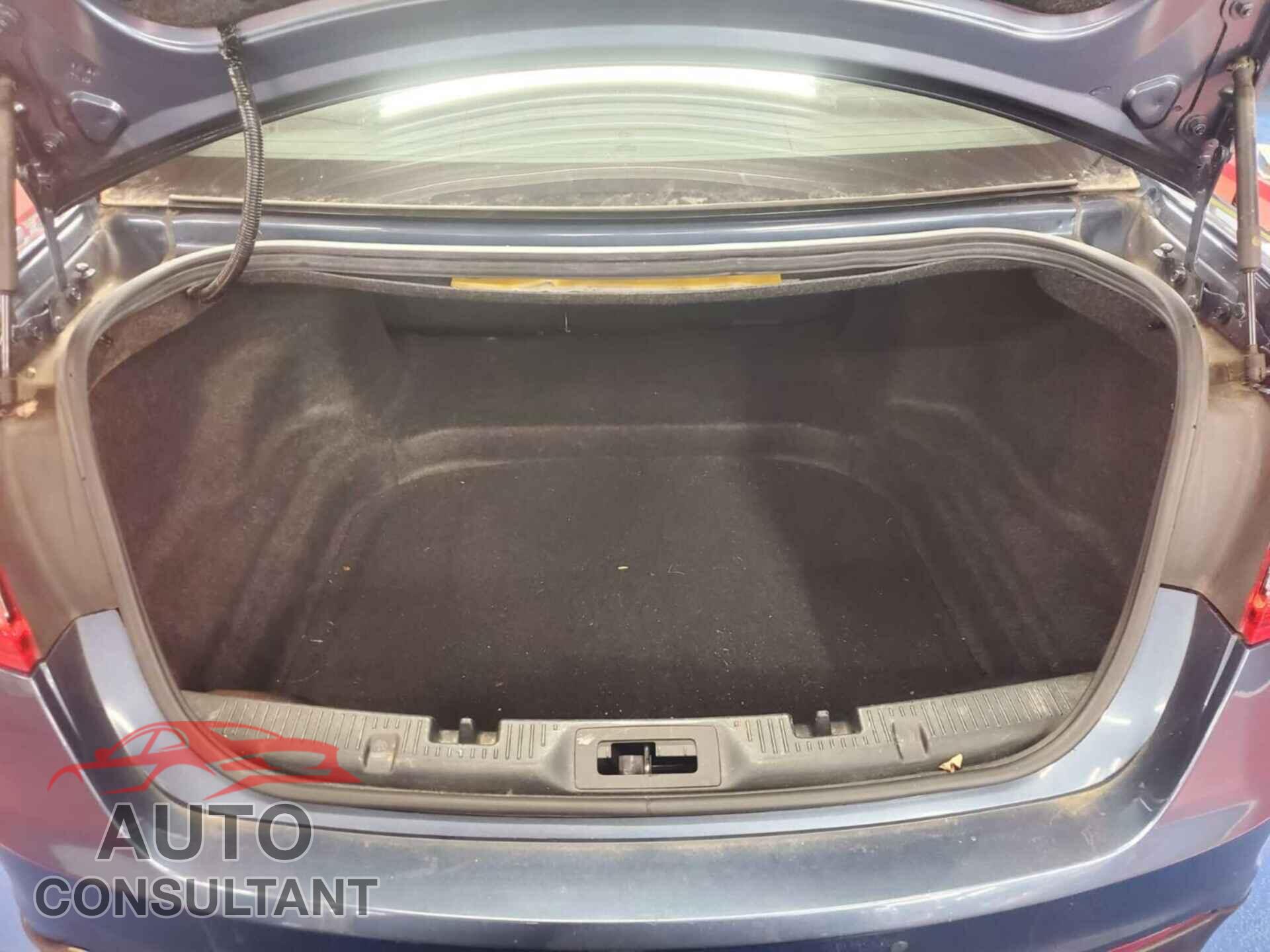 FORD TAURUS 2018 - 1FAHP2H89JG111343