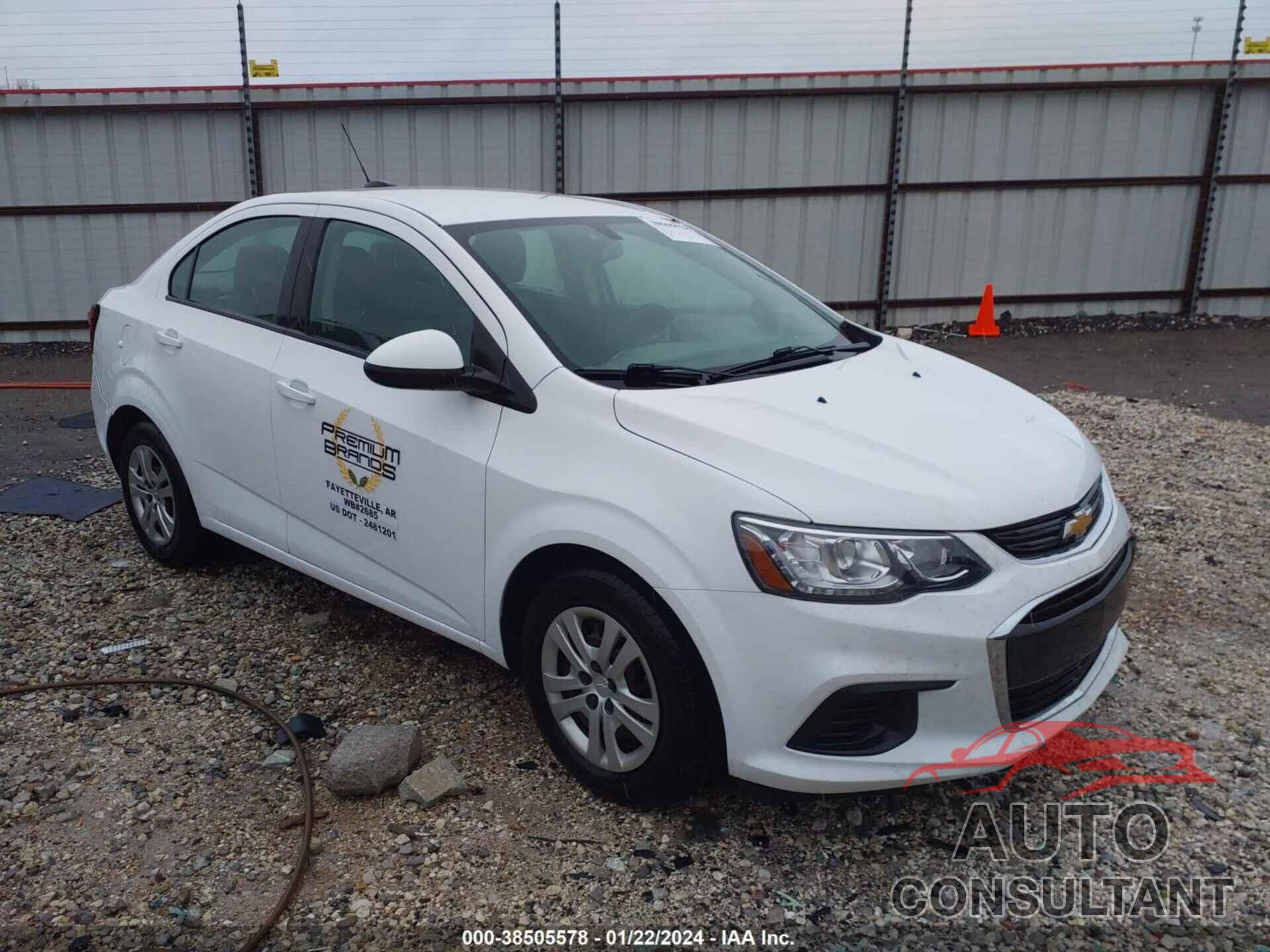 CHEVROLET SONIC 2018 - 1G1JB5SH0J4137389