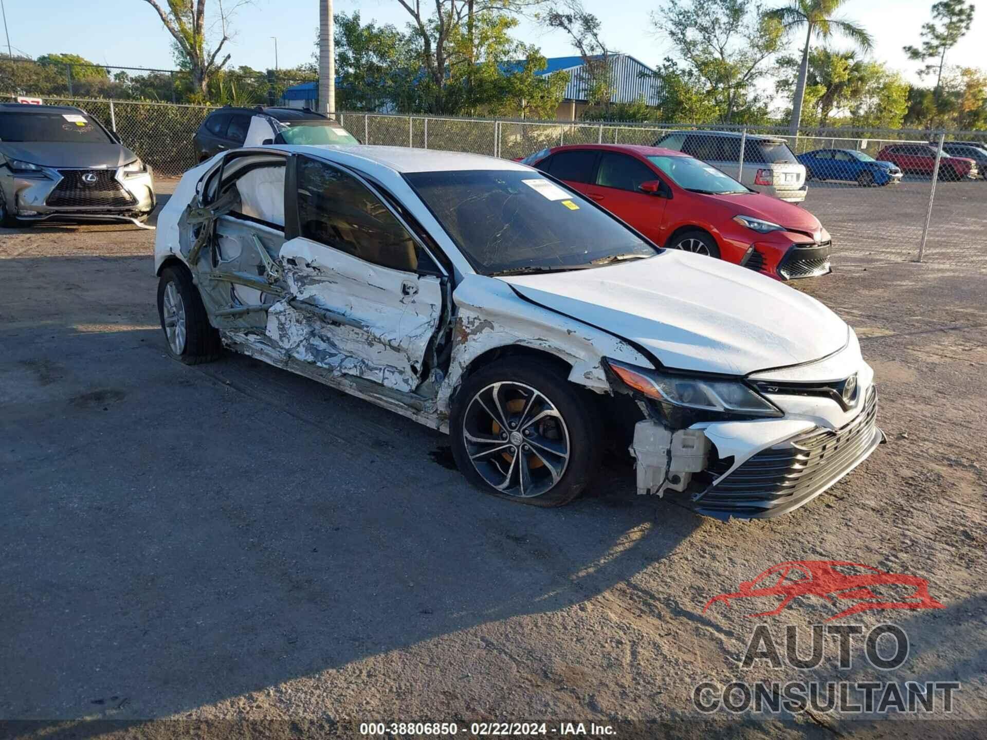 TOYOTA CAMRY 2018 - 4T1B11HK6JU002973