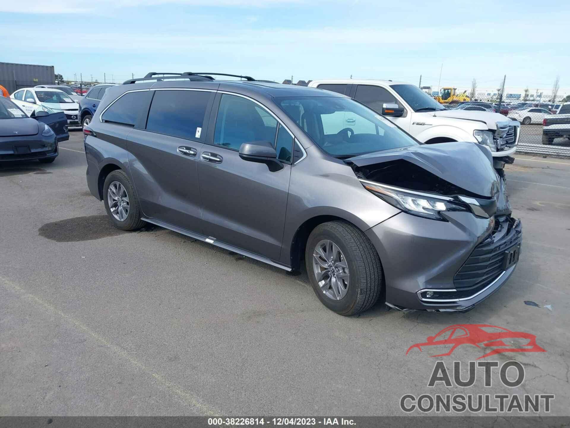 TOYOTA SIENNA 2023 - 5TDJRKECXPS146535