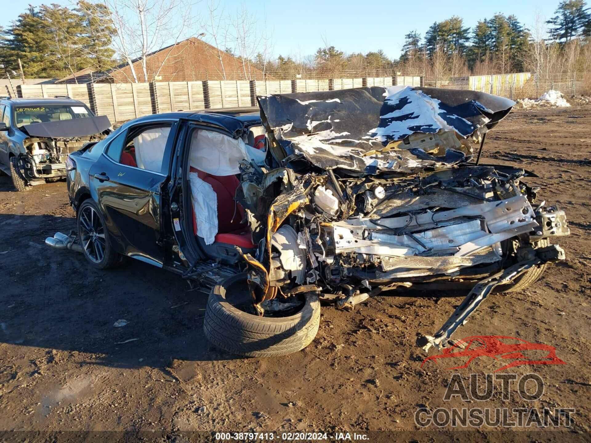 TOYOTA CAMRY 2018 - 4T1B61HK9JU047858
