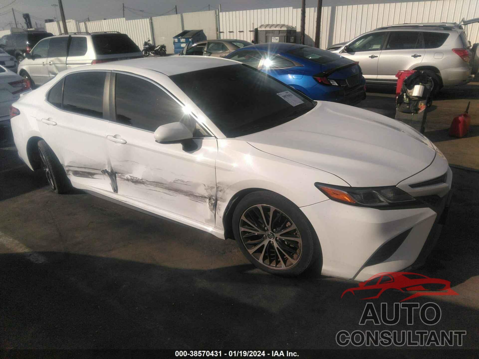 TOYOTA CAMRY 2018 - 4T1B11HK8JU117686