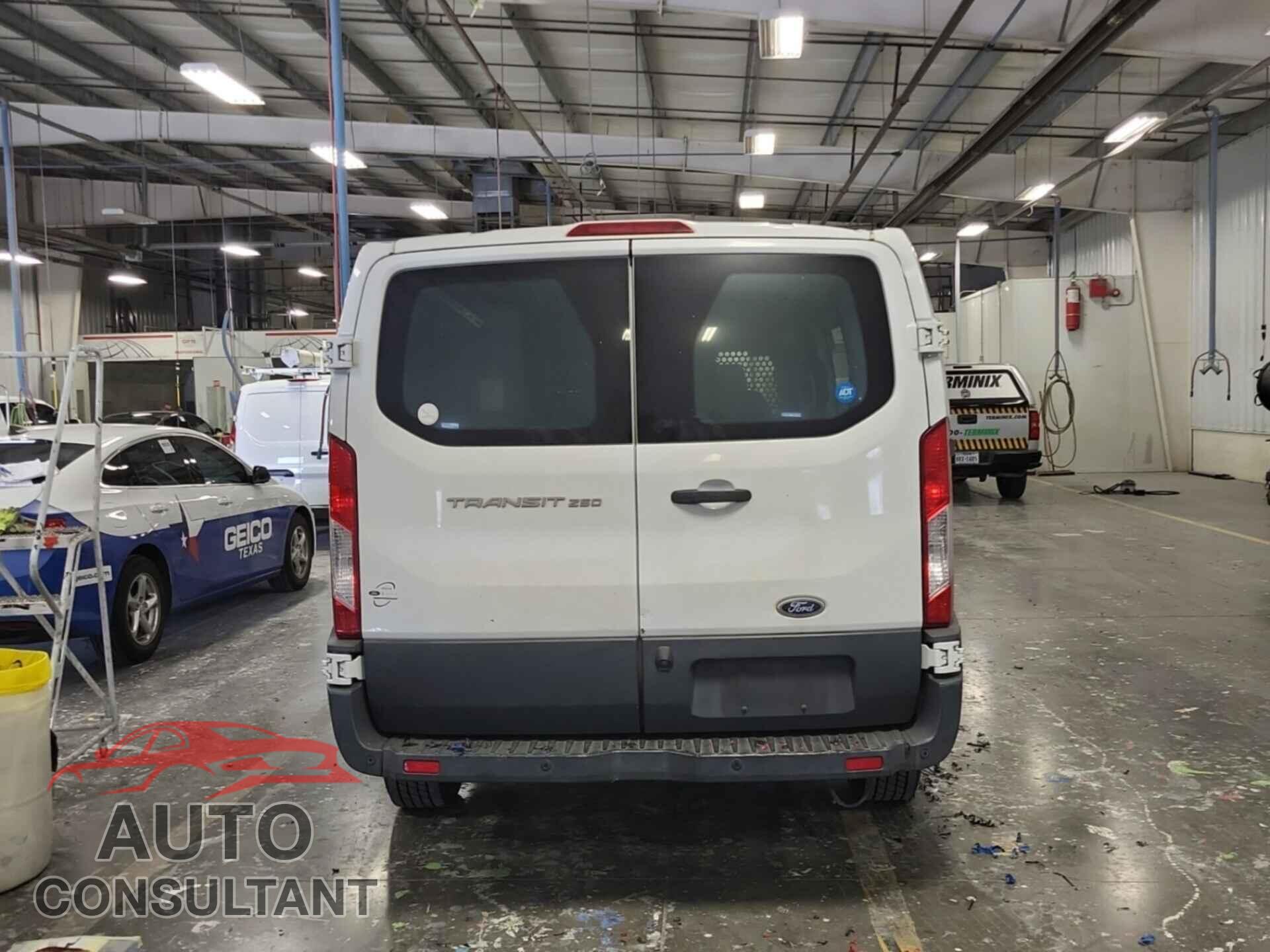 FORD TRANSIT 2017 - 1FTYR1YM3HKA37341