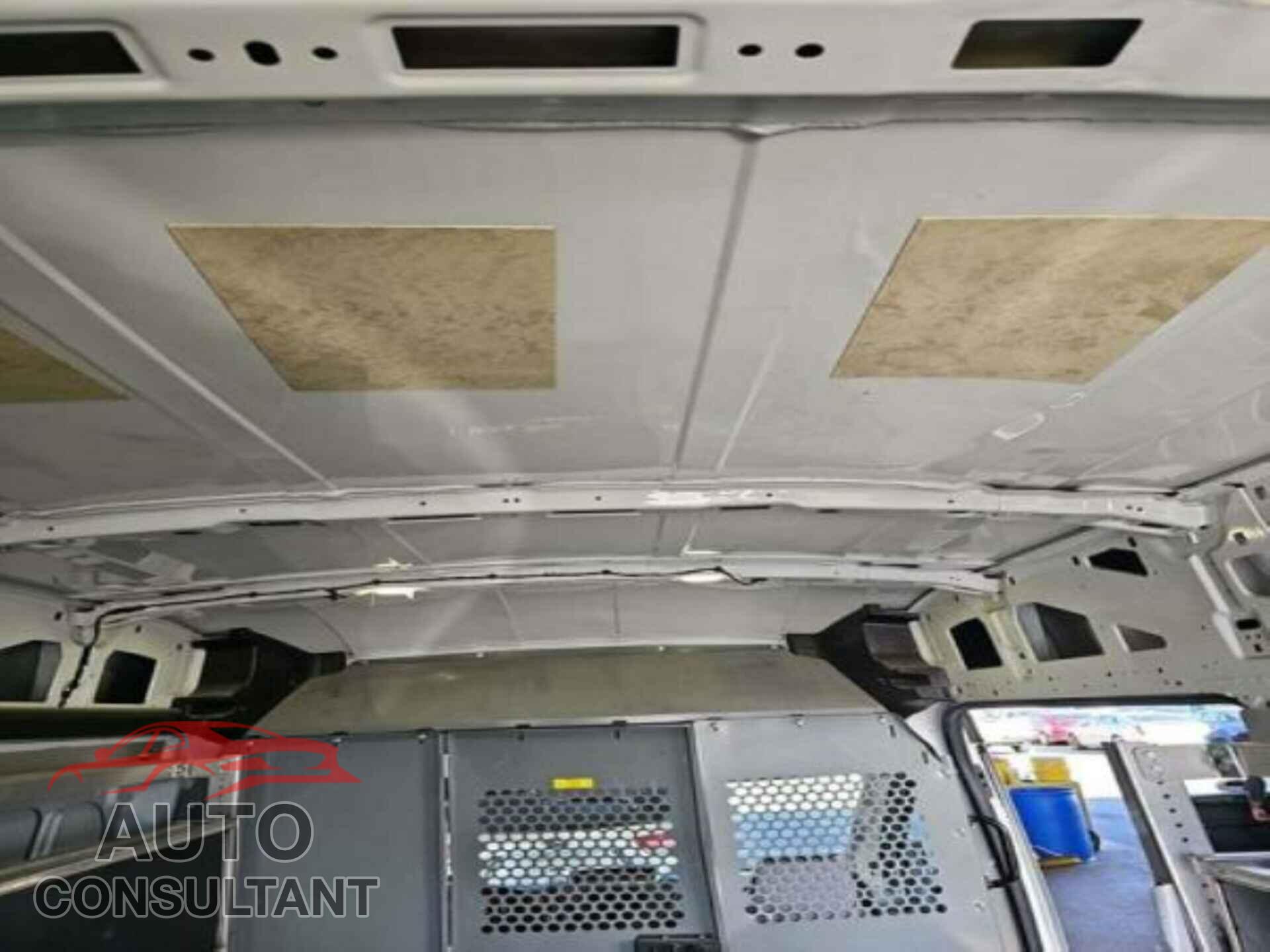 FORD TRANSIT 2018 - 1FTYR2XM1JKA17439