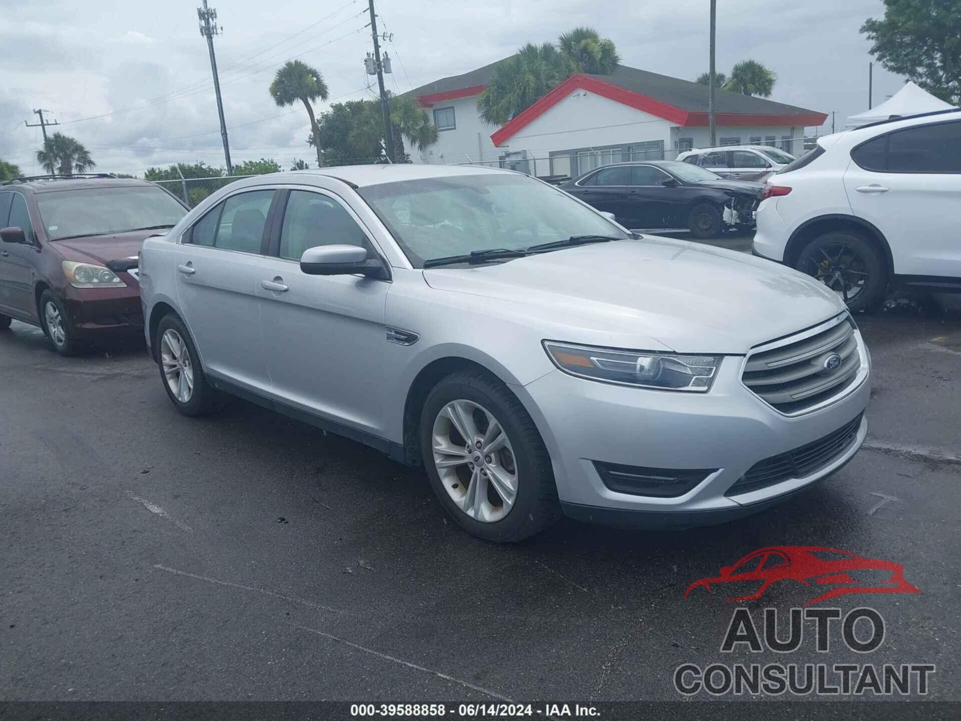 FORD TAURUS 2018 - 1FAHP2E82JG142101