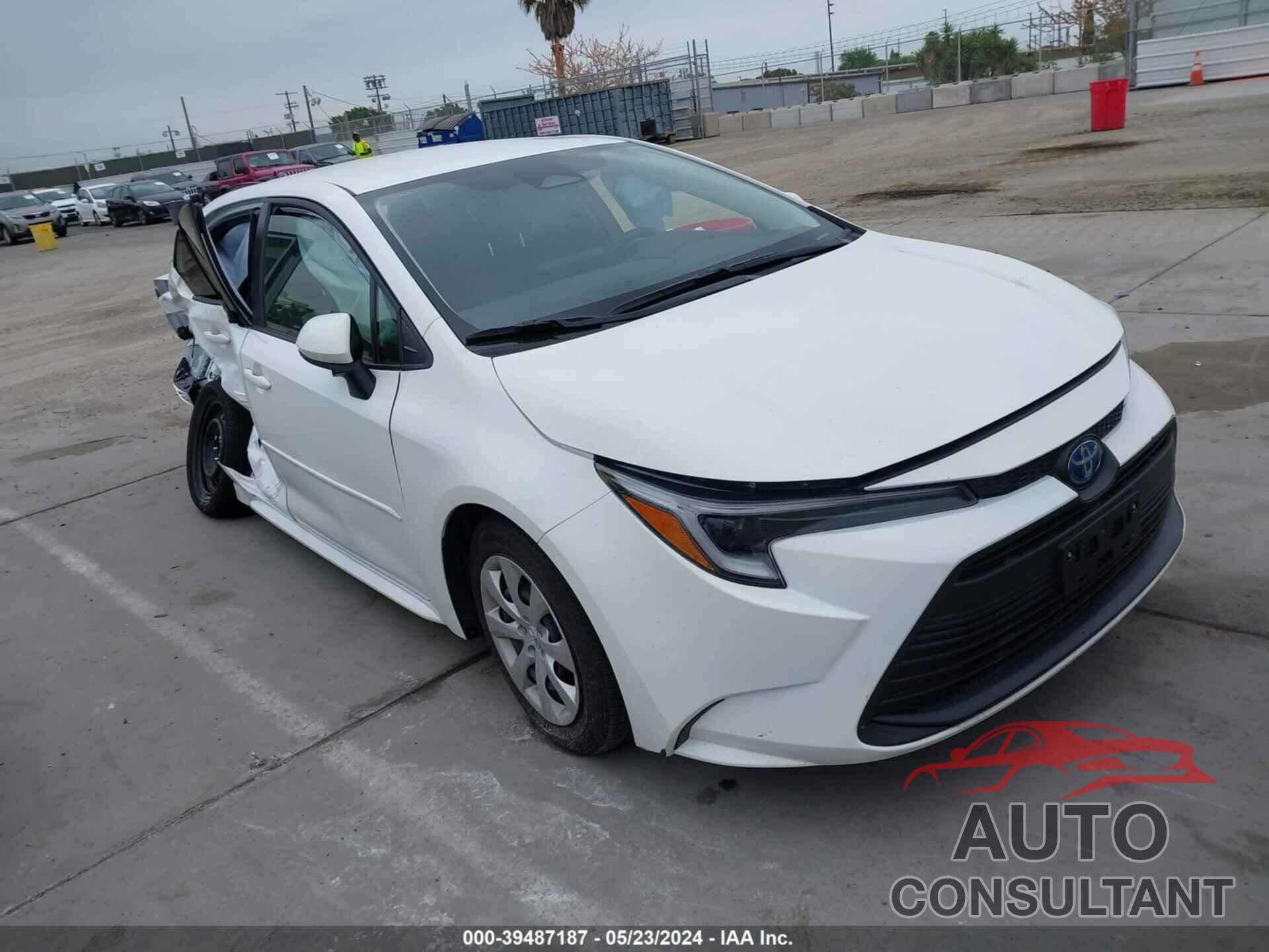 TOYOTA COROLLA 2024 - JTDBCMFE0R3035241