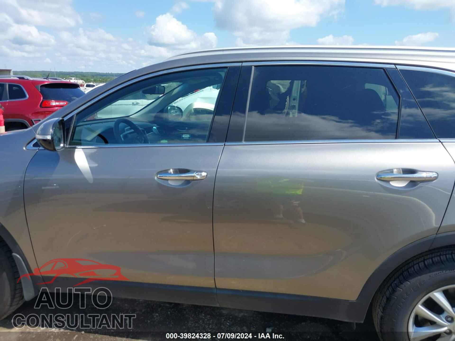 KIA SORENTO 2018 - 5XYPG4A38JG376788