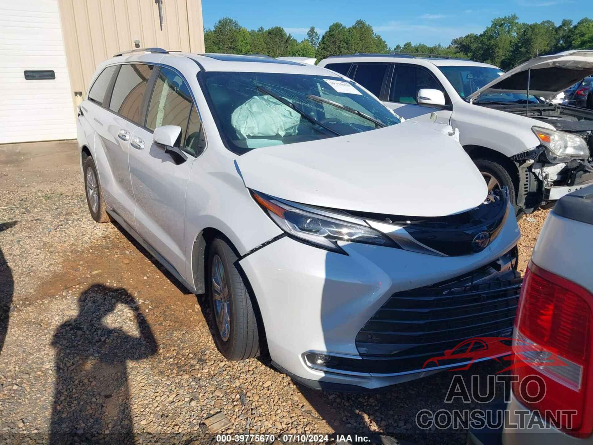 TOYOTA SIENNA 2023 - 5TDESKFC4PS107444