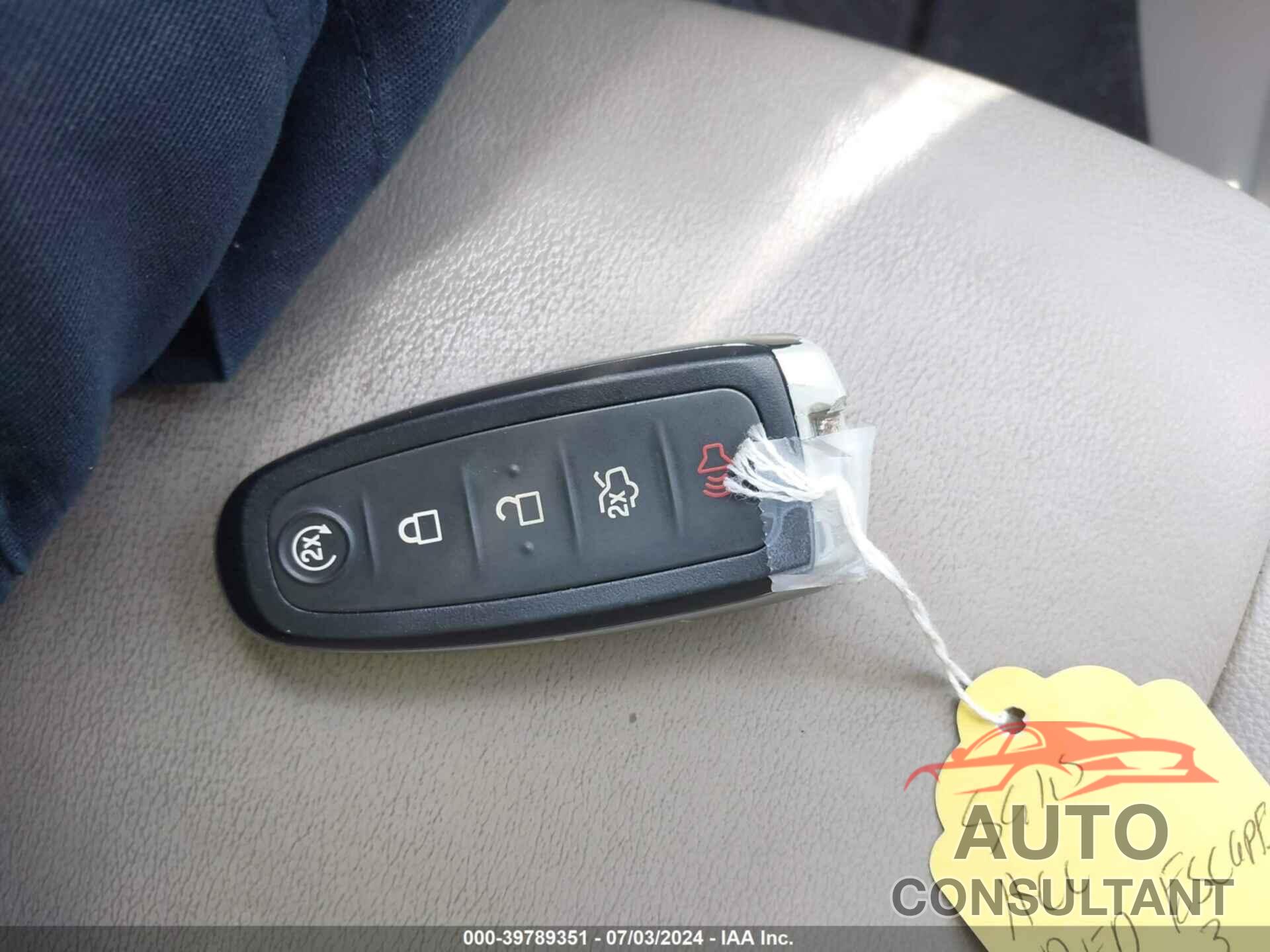 FORD ESCAPE 2017 - 1FMCU9J94HUC14282