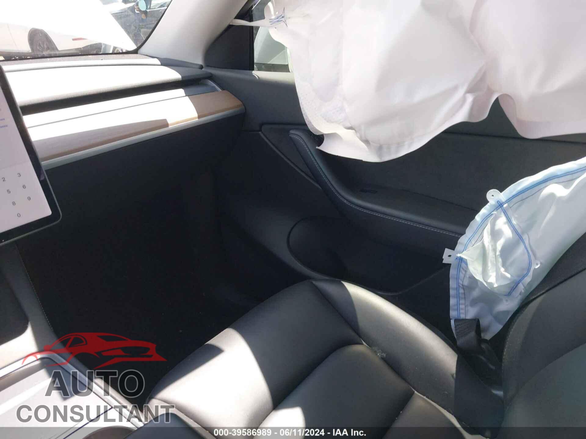 TESLA MODEL Y 2021 - 5YJYGAEEXMF117407