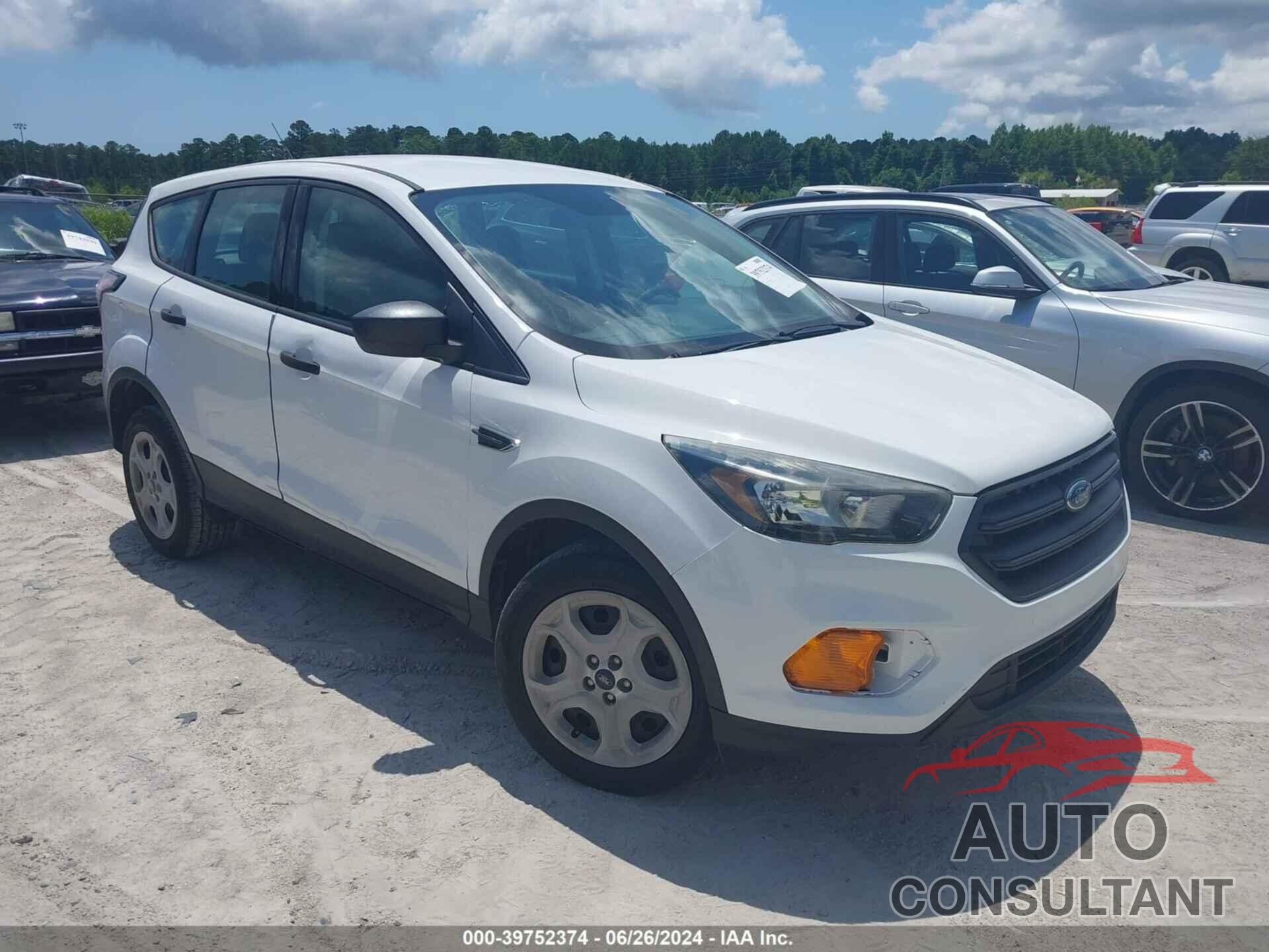 FORD ESCAPE 2018 - 1FMCU0F70JUB03608