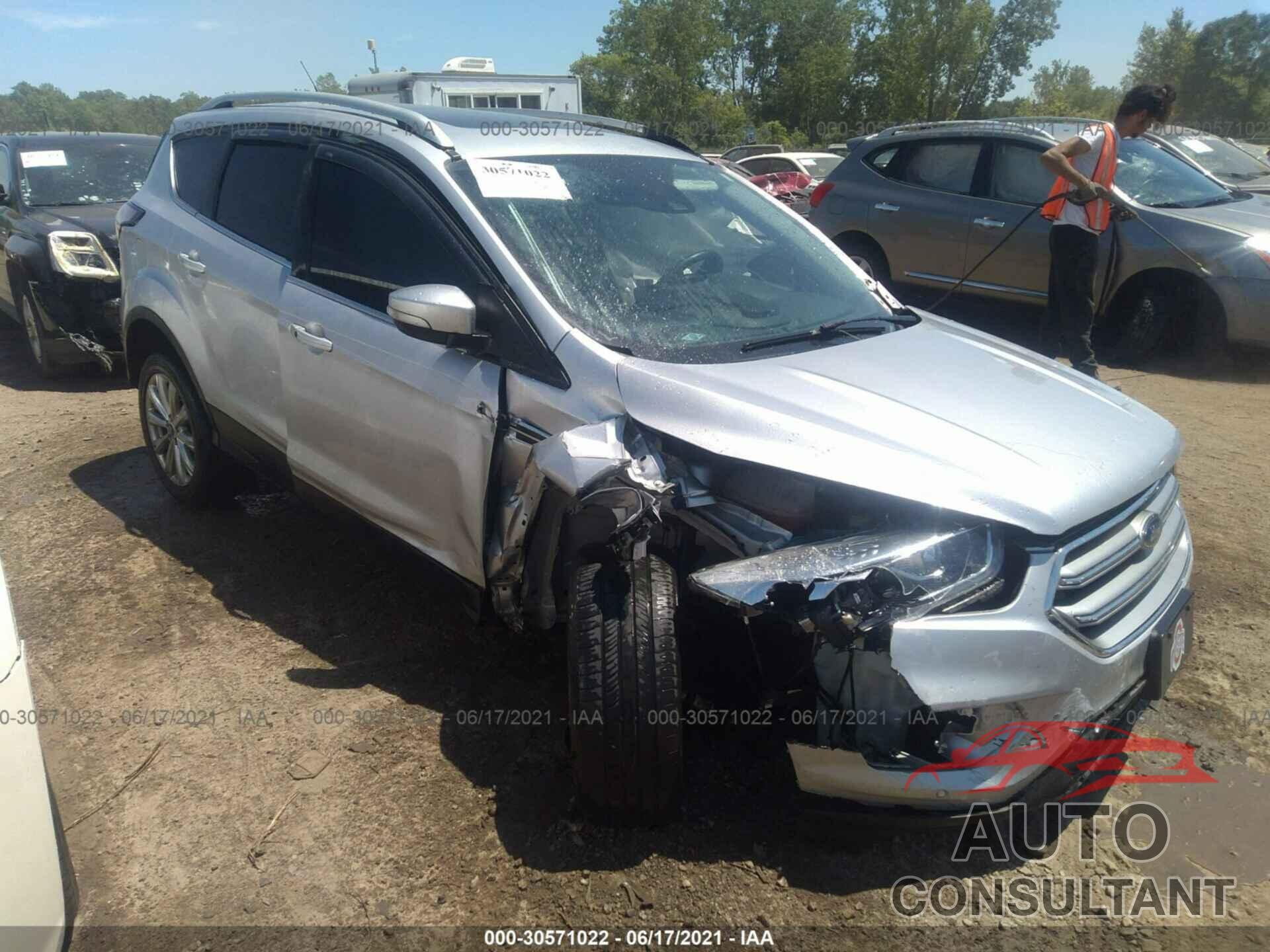 FORD ESCAPE 2017 - 1FMCU9J98HUB87538