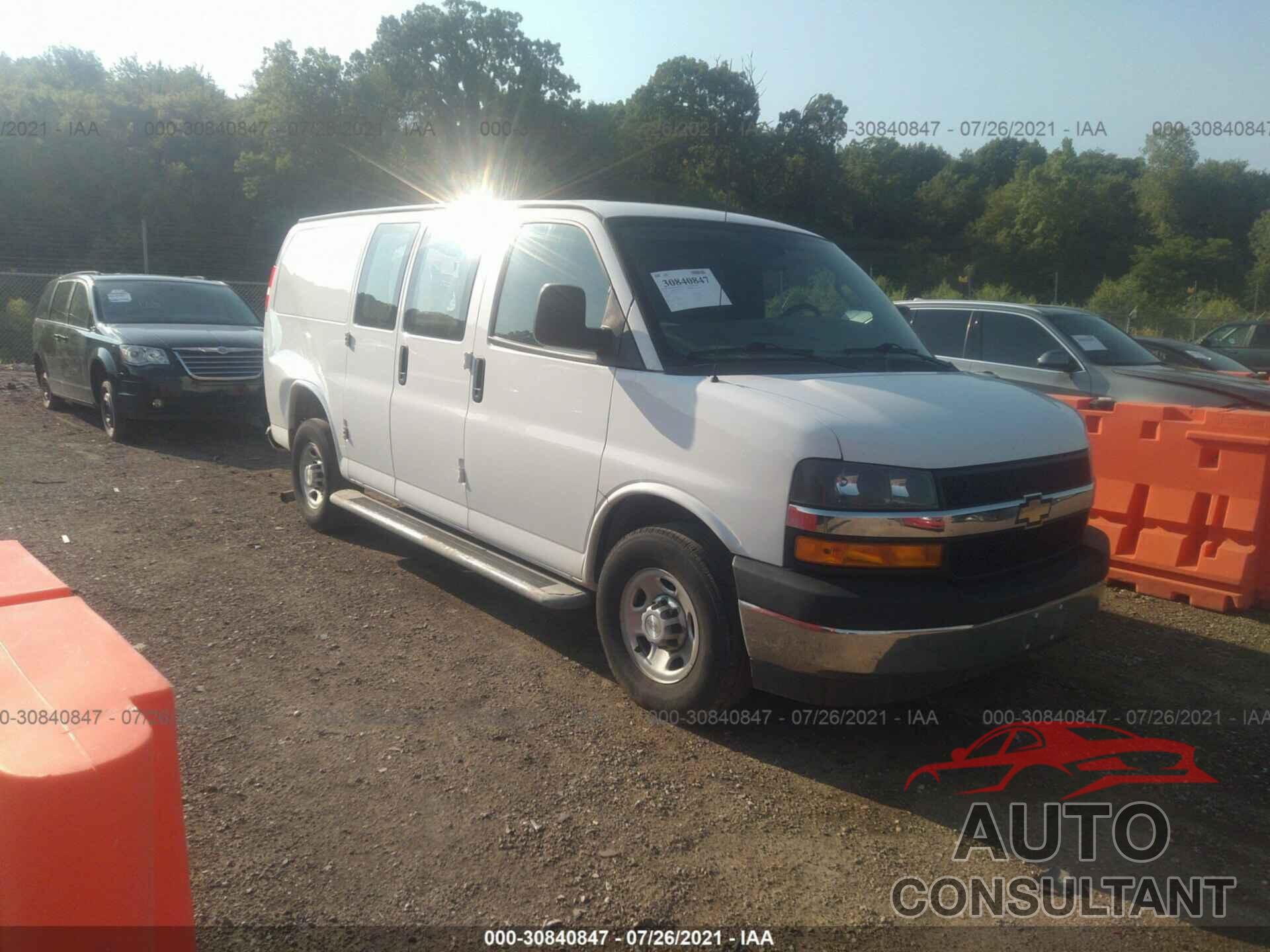 CHEVROLET EXPRESS CARGO VAN 2018 - 1GCWGAFG9J1905574