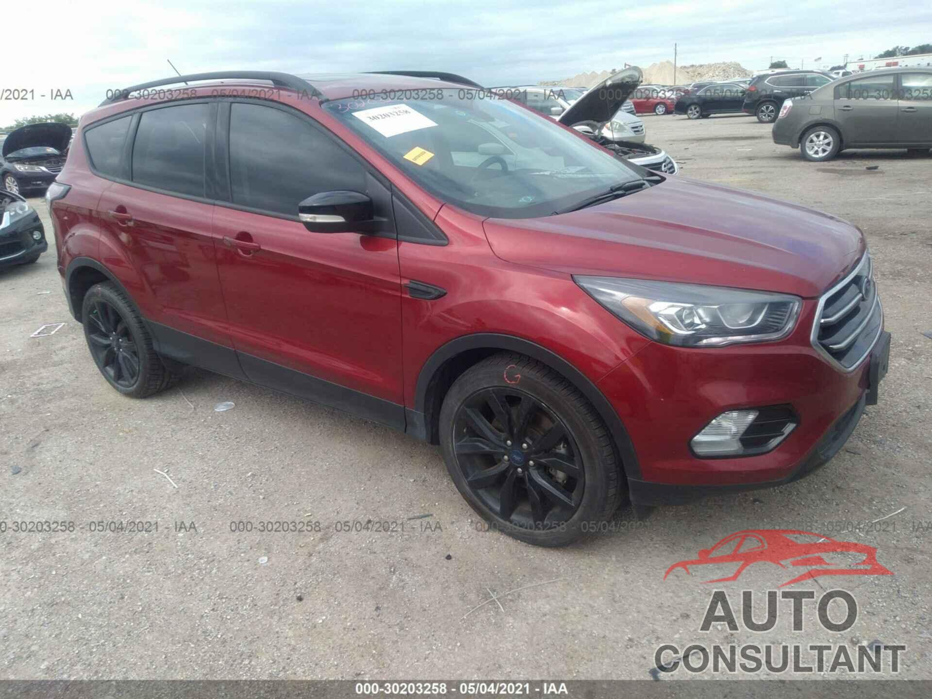 FORD ESCAPE 2017 - 1FMCU0J92HUD52883