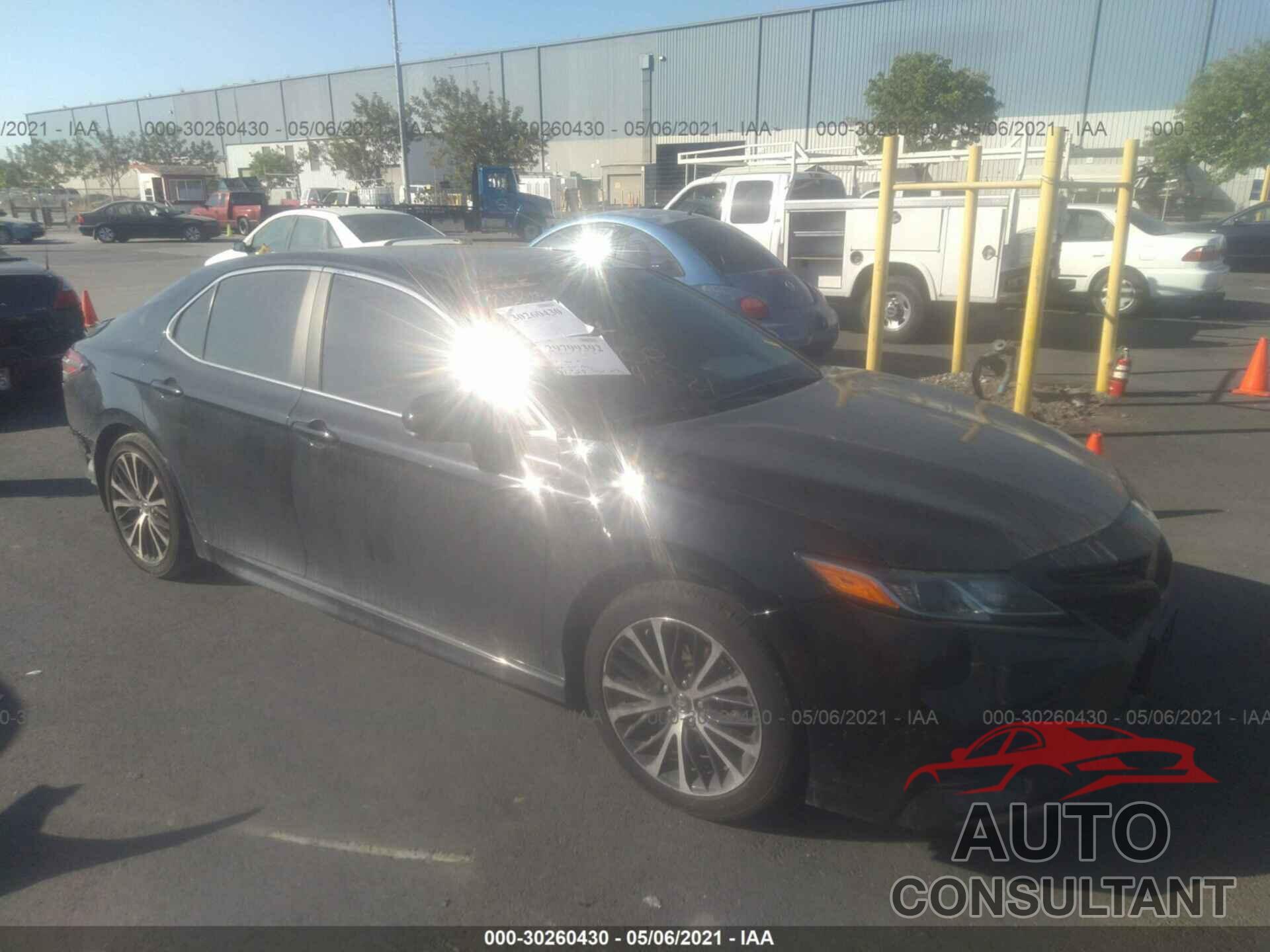 TOYOTA CAMRY 2018 - 4T1B11HK0JU654181