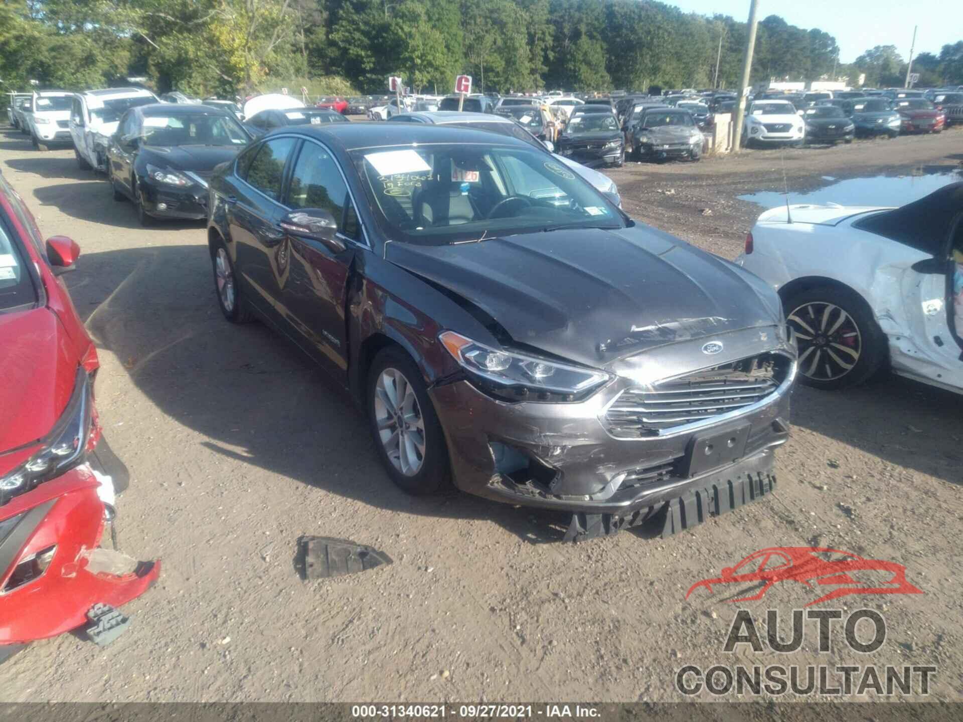 FORD FUSION HYBRID 2019 - 3FA6P0MU3KR181896