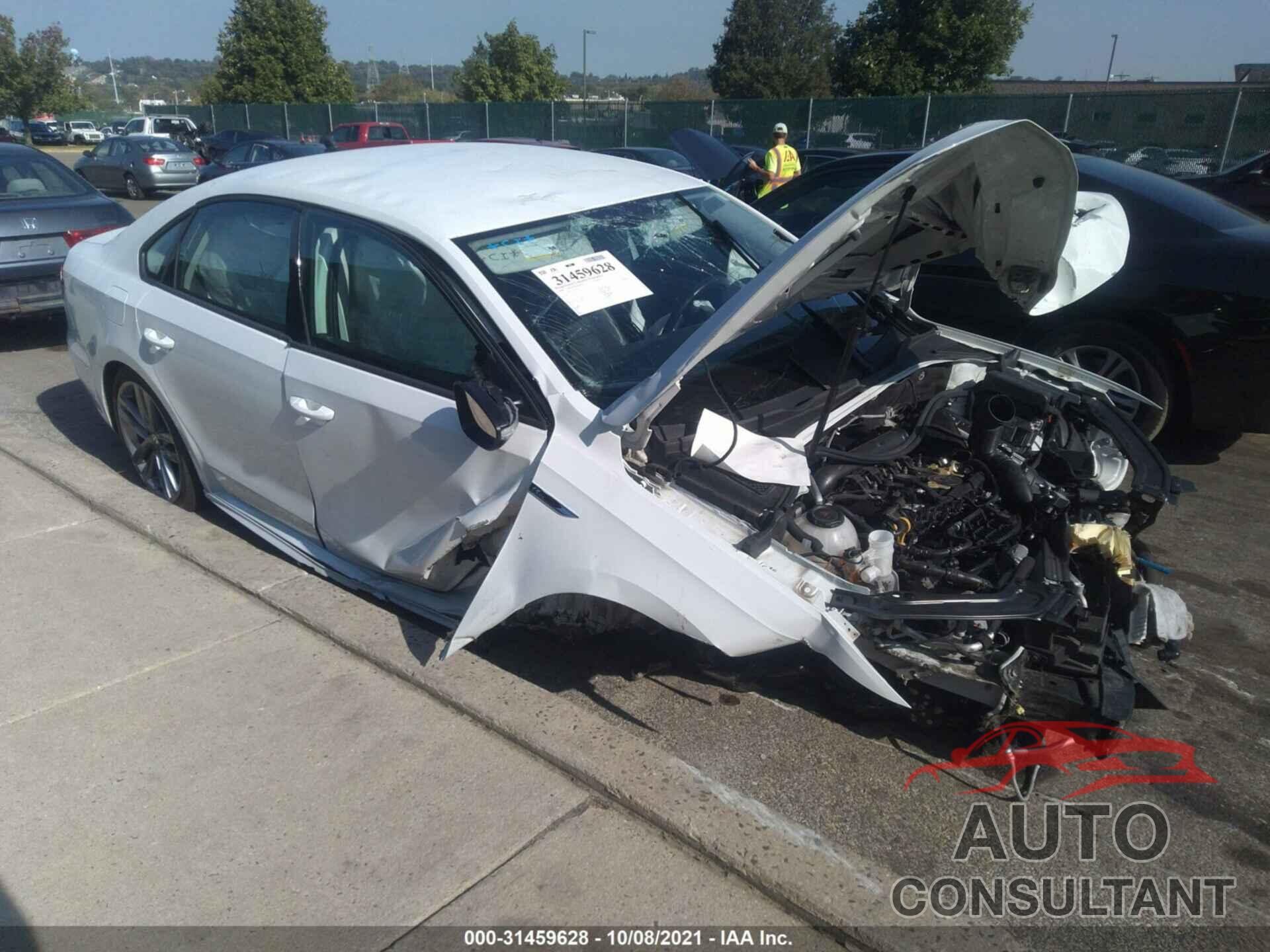 VOLKSWAGEN PASSAT 2018 - 1VWAA7A31JC035355